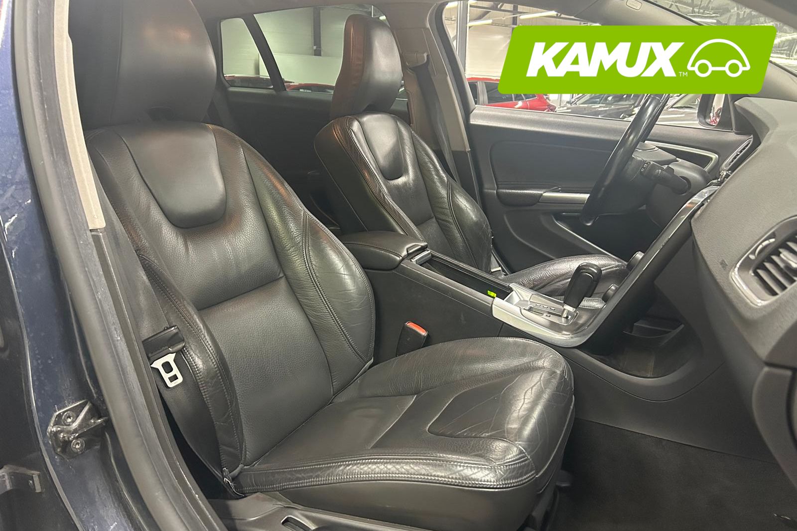 Volvo V60 D5 Momentum aut 2011, kuva 7/8