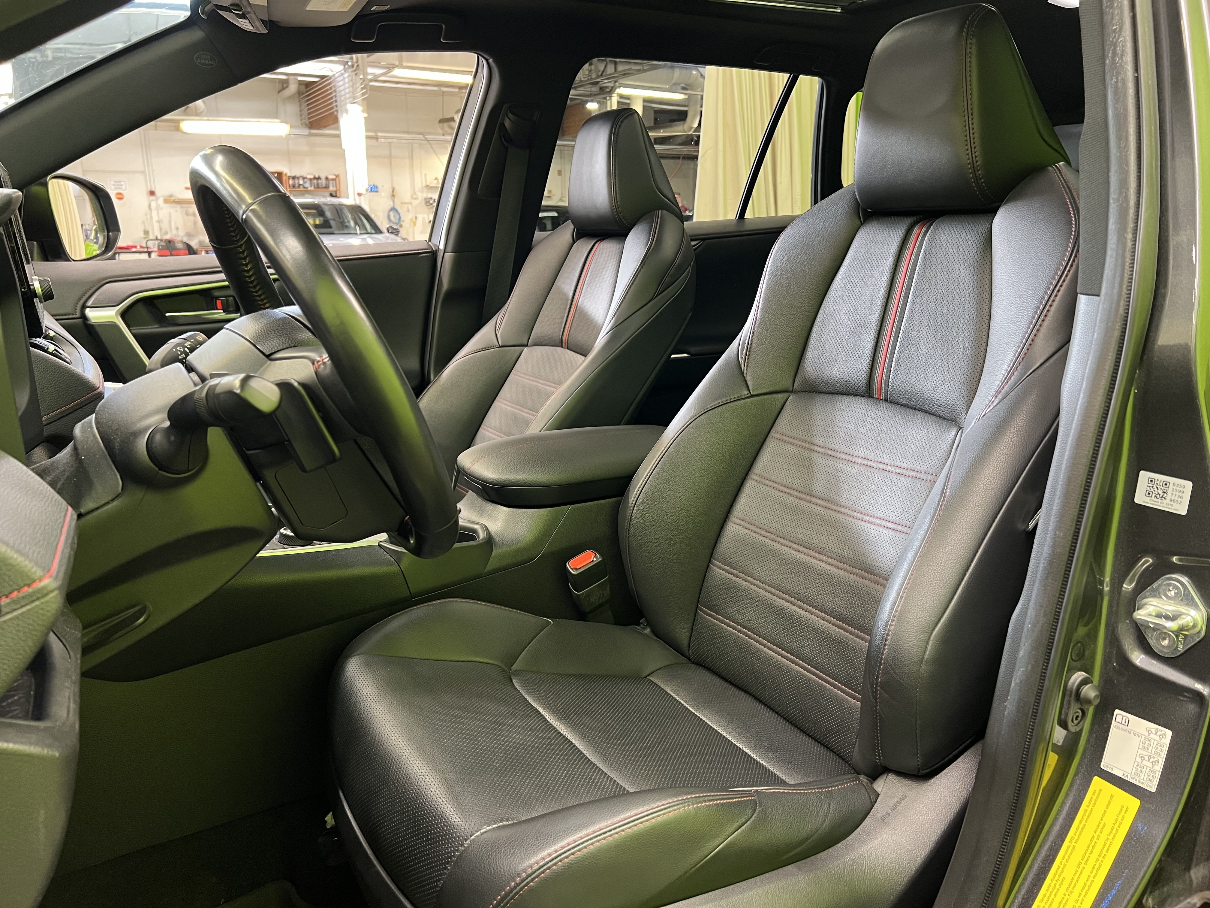 Toyota RAV4 Plug-In 2023, photo 6/18