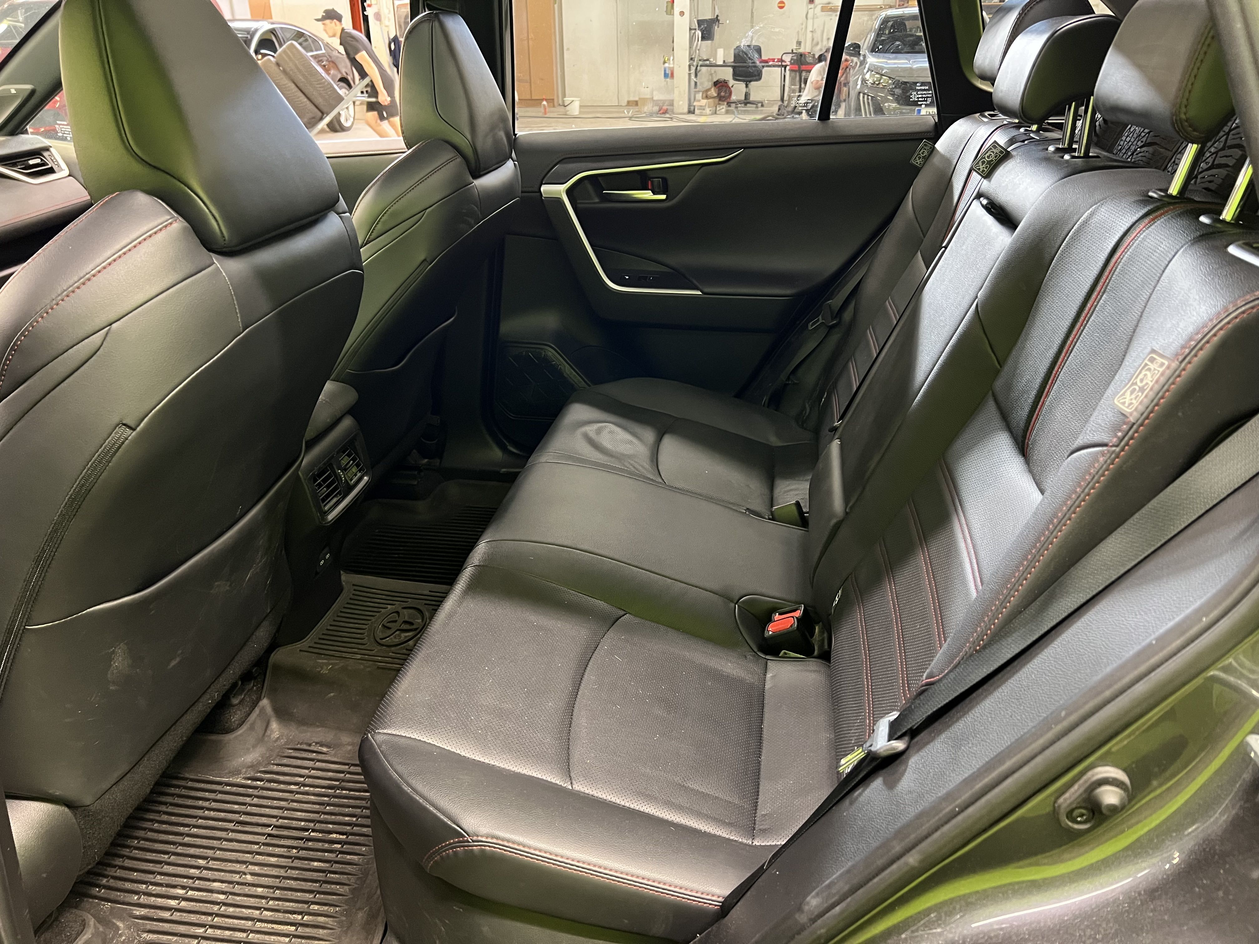 Toyota RAV4 Plug-In 2023, photo 7/18
