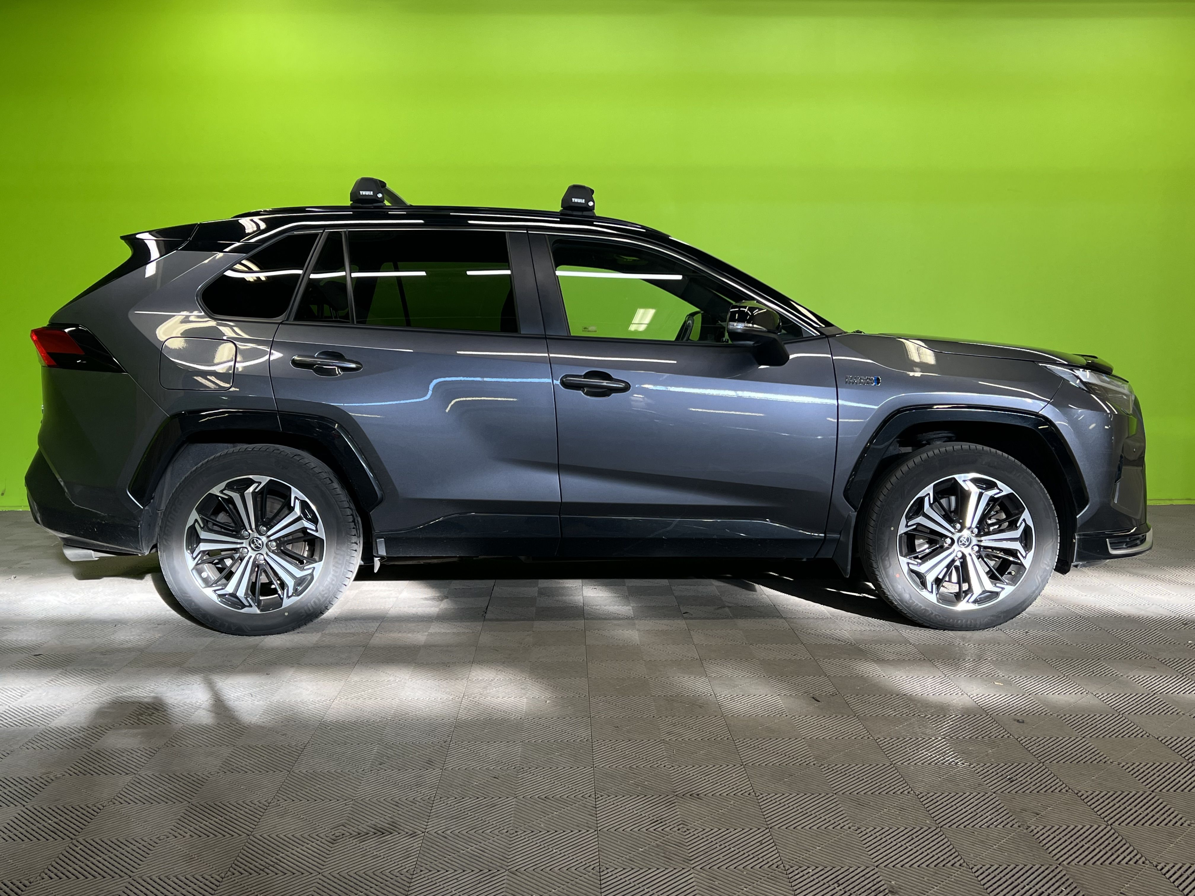 Toyota RAV4 Plug-In 2023, photo 2/18