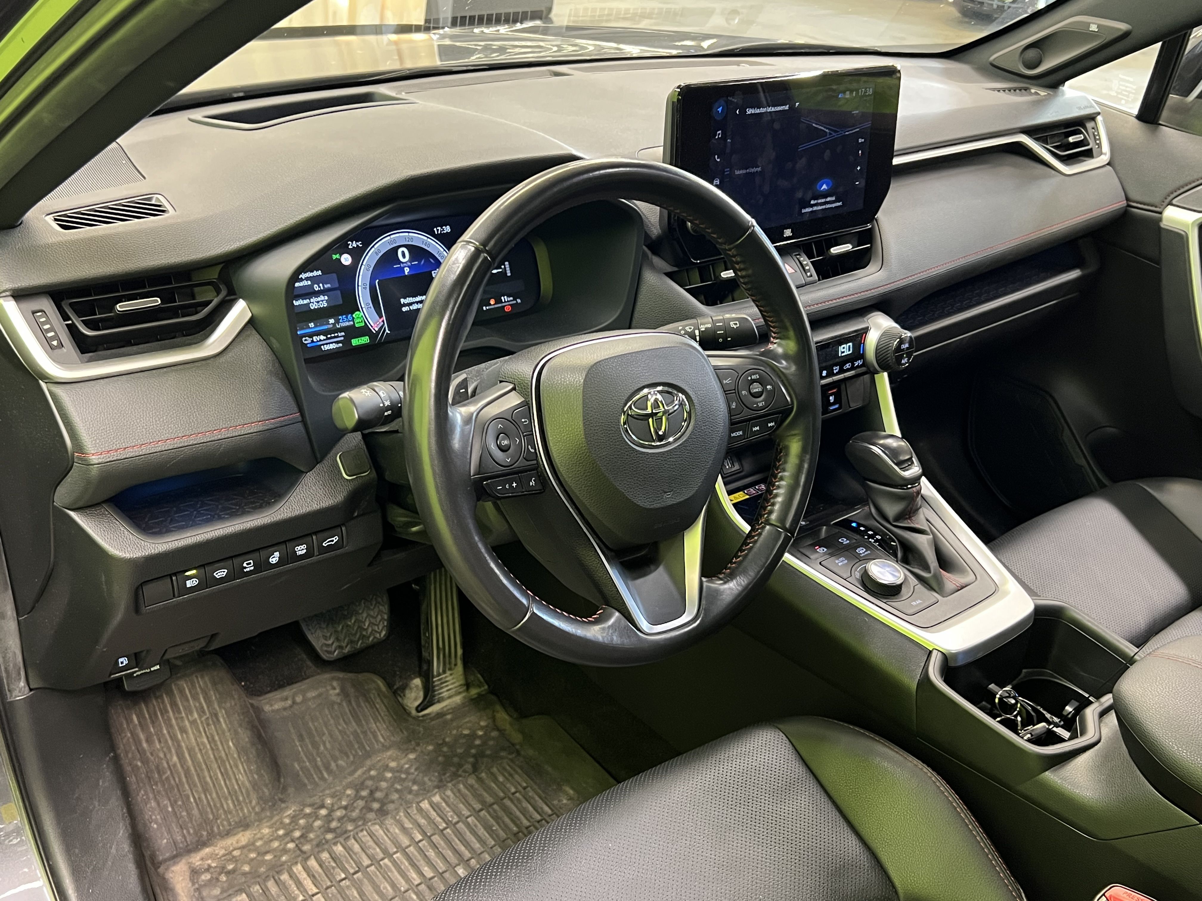 Toyota RAV4 Plug-In 2023, photo 5/18