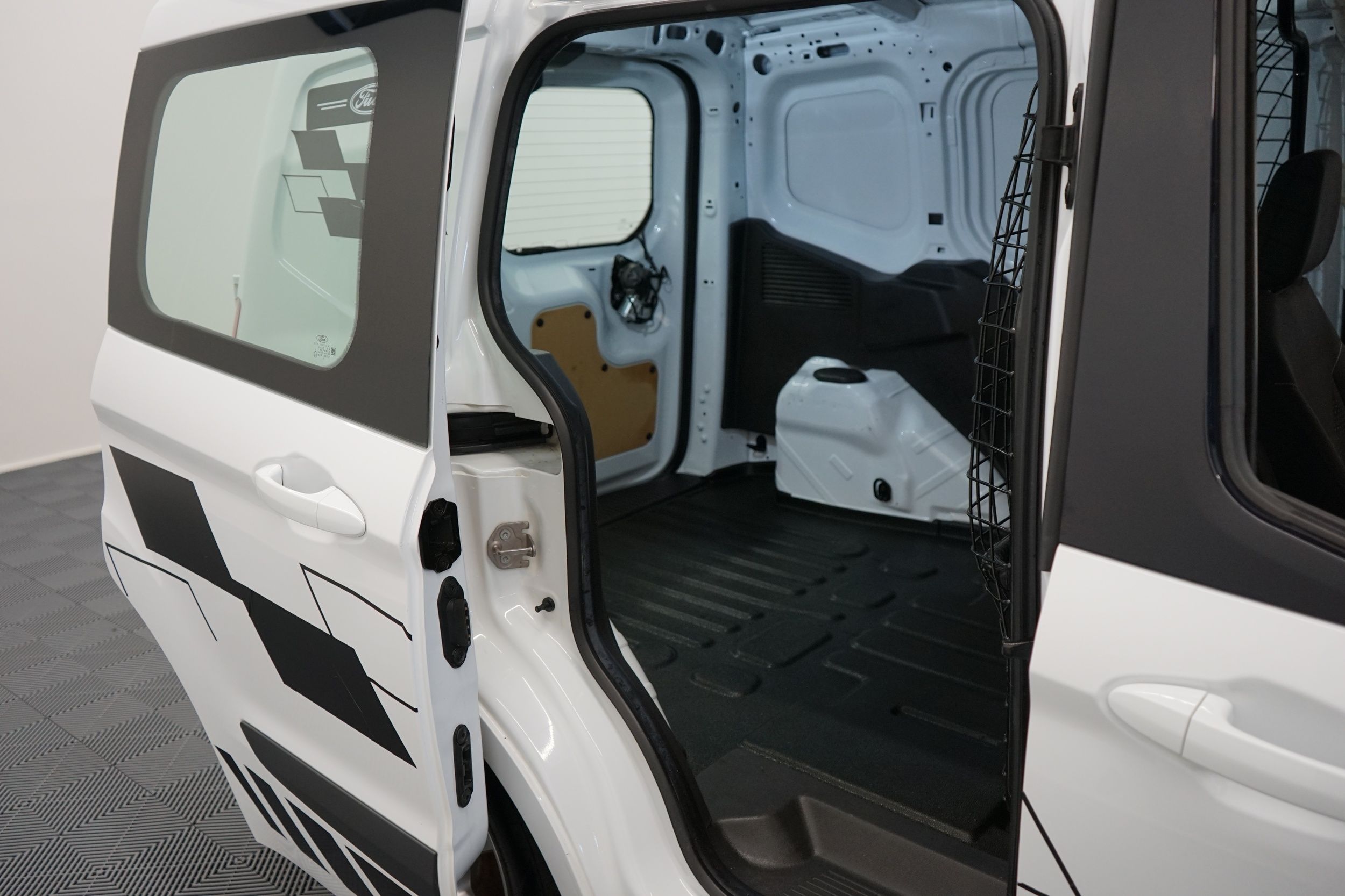Ford Transit Courier 2016, kuva 6/24