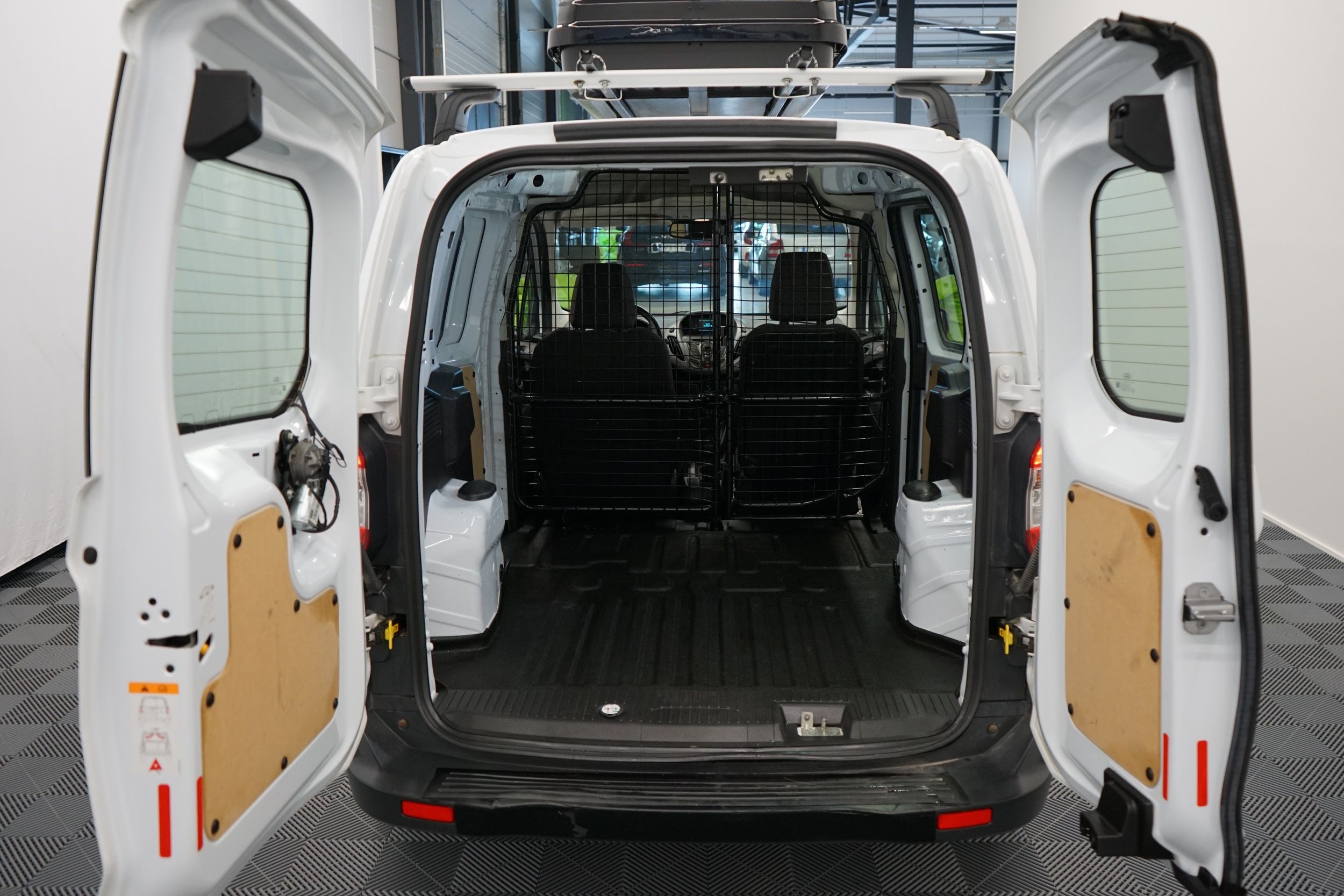 Ford Transit Courier 2016, kuva 7/24
