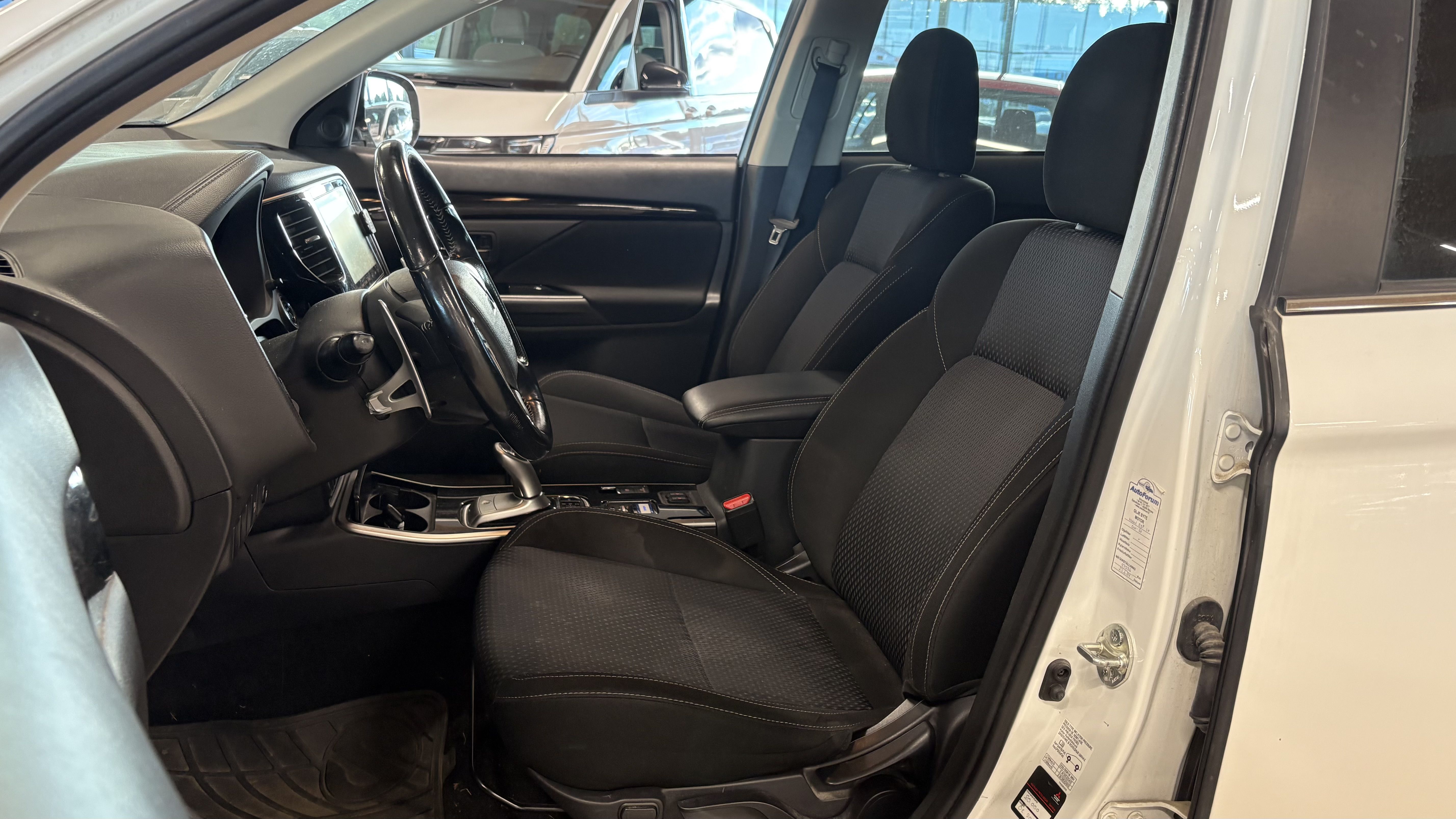 Mitsubishi Outlander PHEV 2021, kuva 5/14