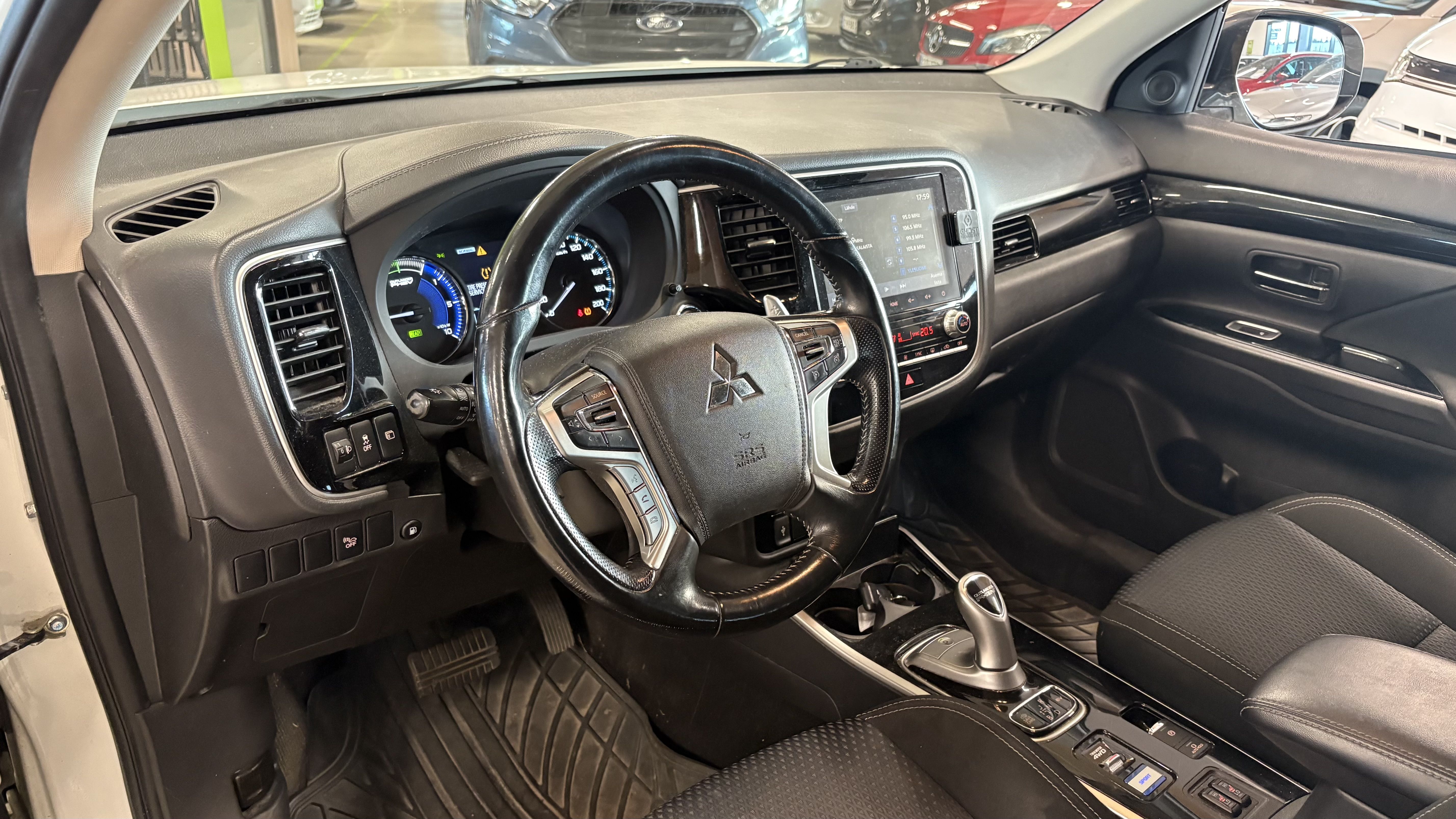 Mitsubishi Outlander PHEV 2021, kuva 4/14
