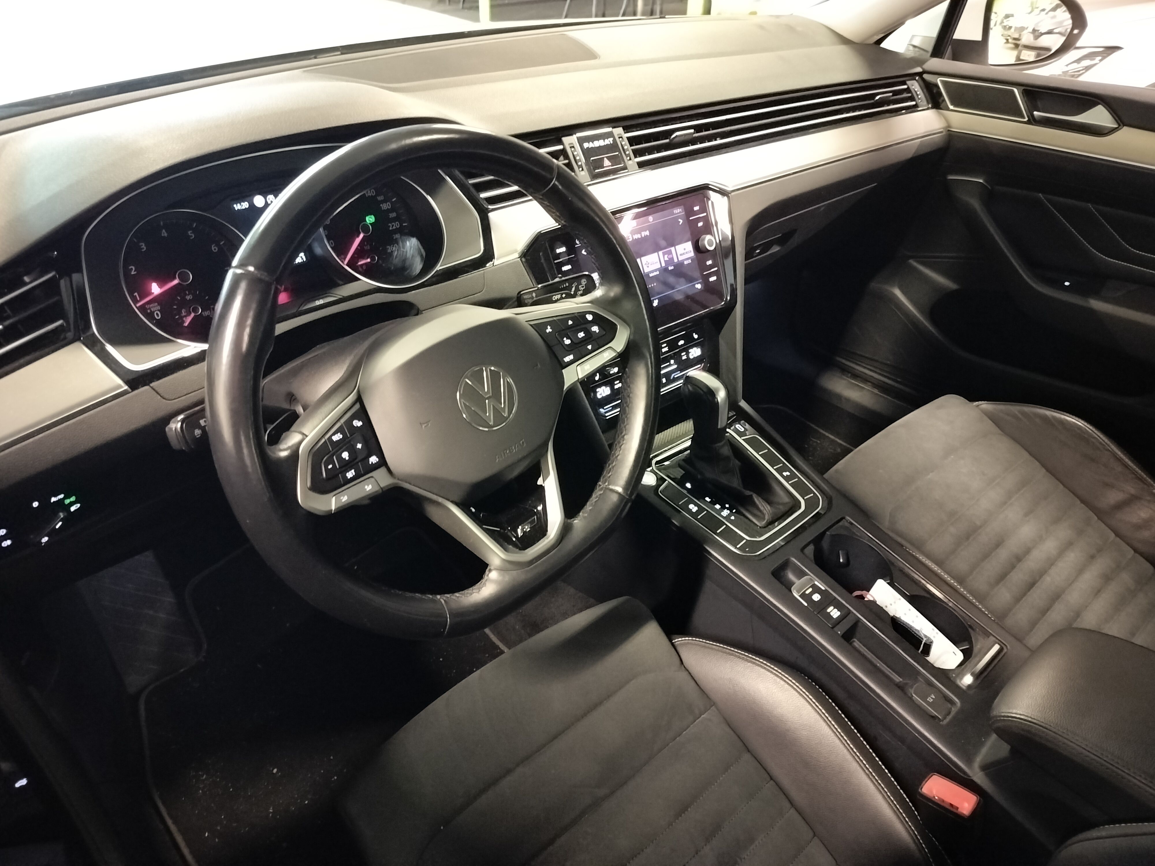 Volkswagen Passat 2021, photo 5/11