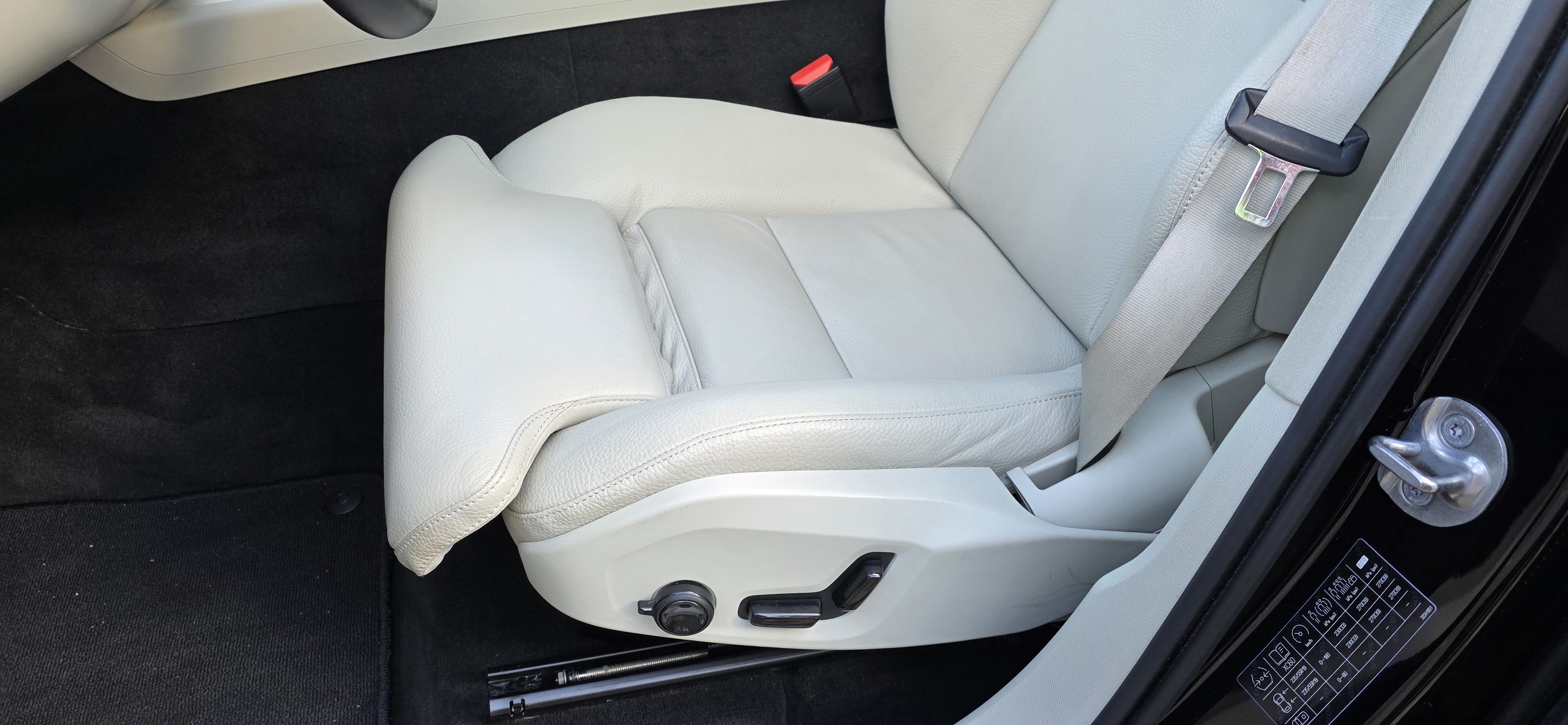Volvo XC60 2023, photo 4/8
