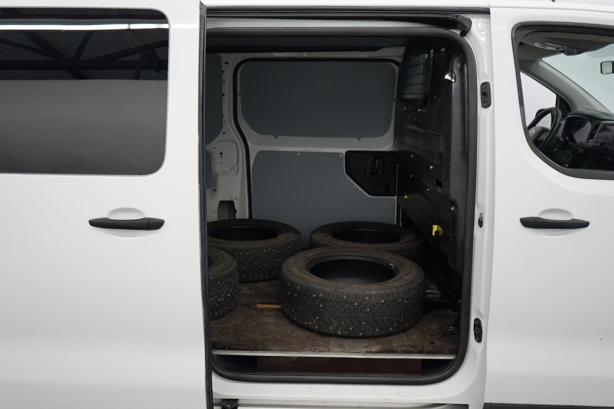 Toyota Proace L2H1 2,0 D 120 5-ovinen 2017, photo 5/18