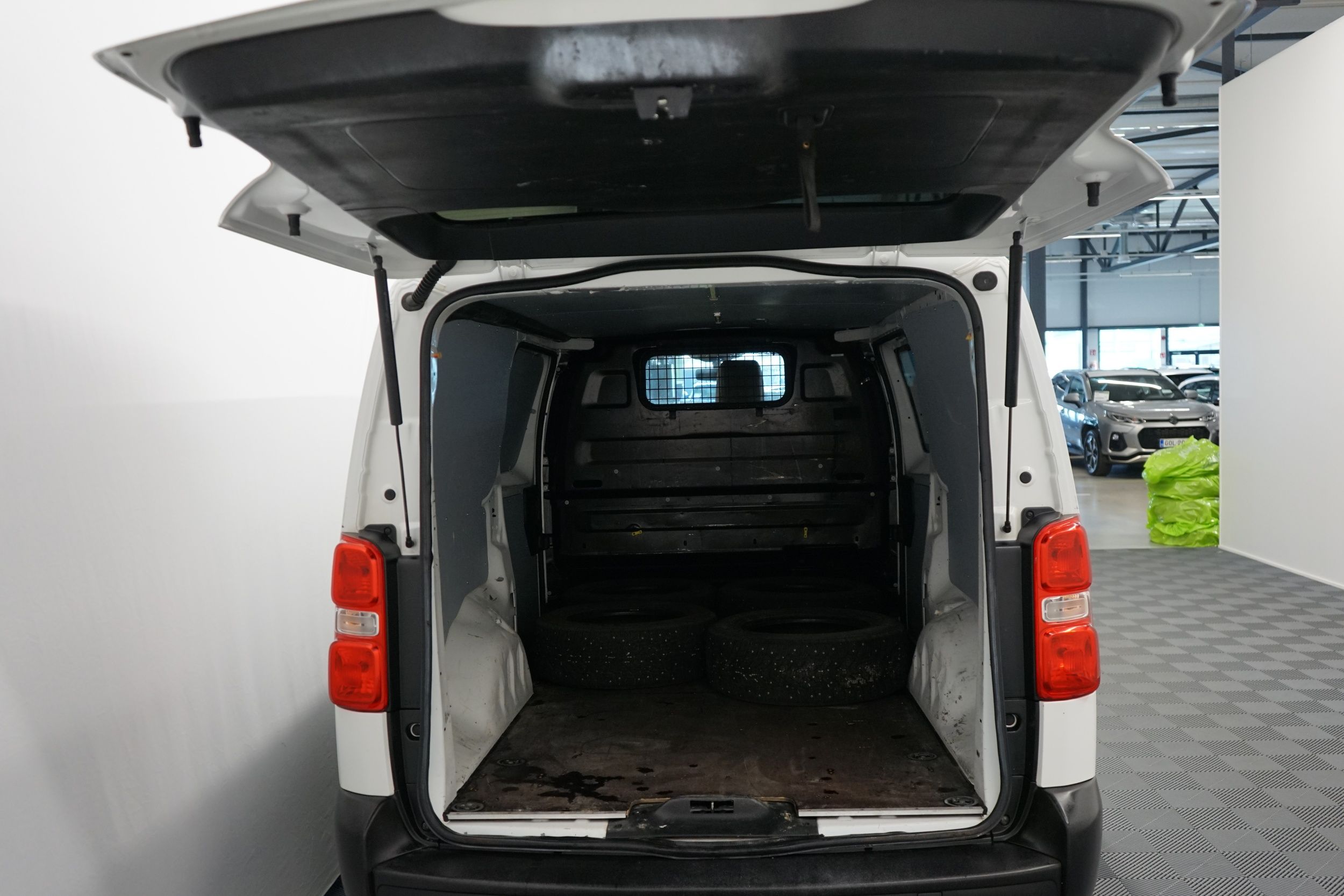 Toyota Proace L2H1 2,0 D 120 5-ovinen 2017, photo 6/18