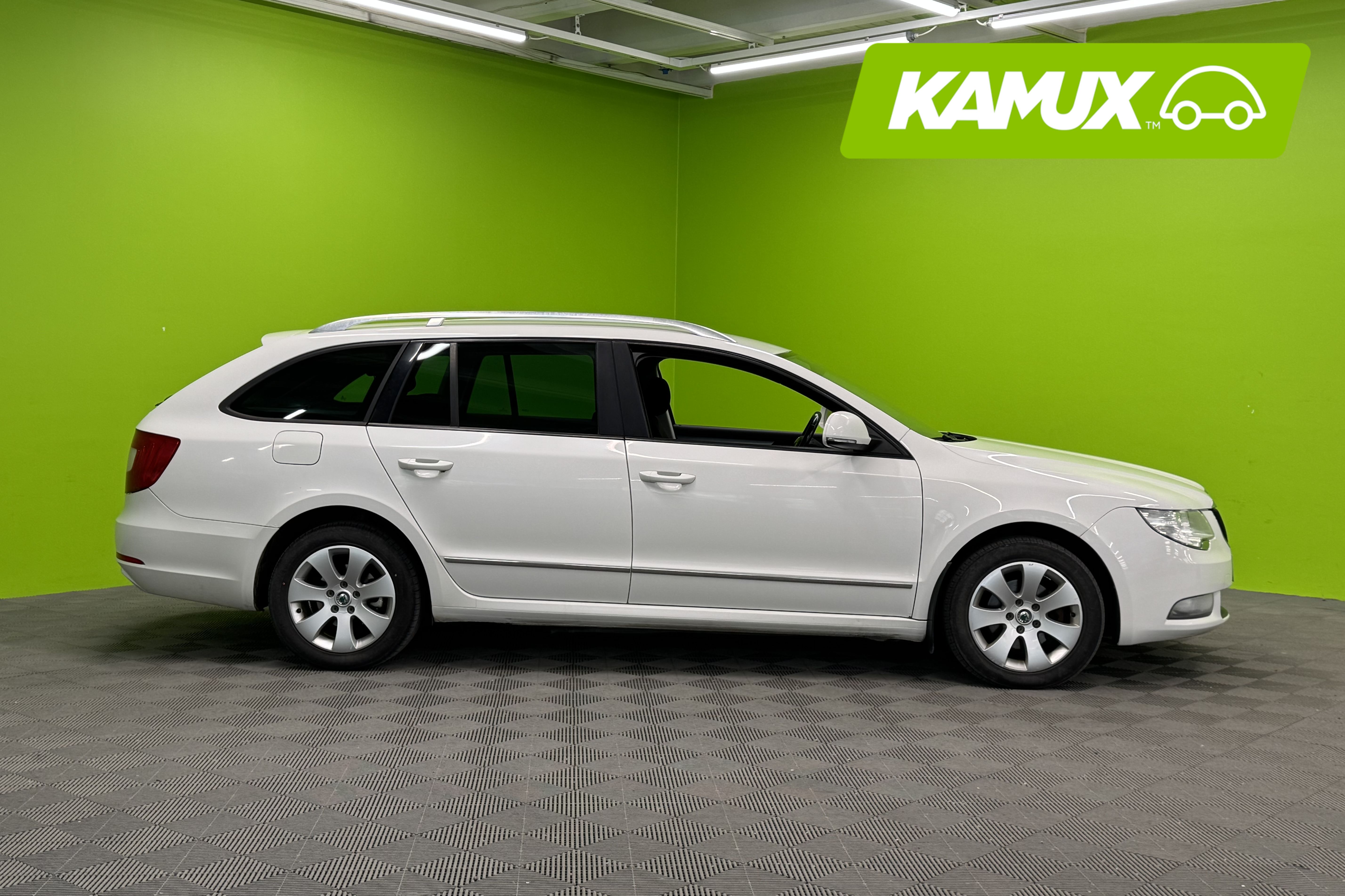 Skoda Superb Combi 1,6 TDI Comfort 2011, photo 2/16