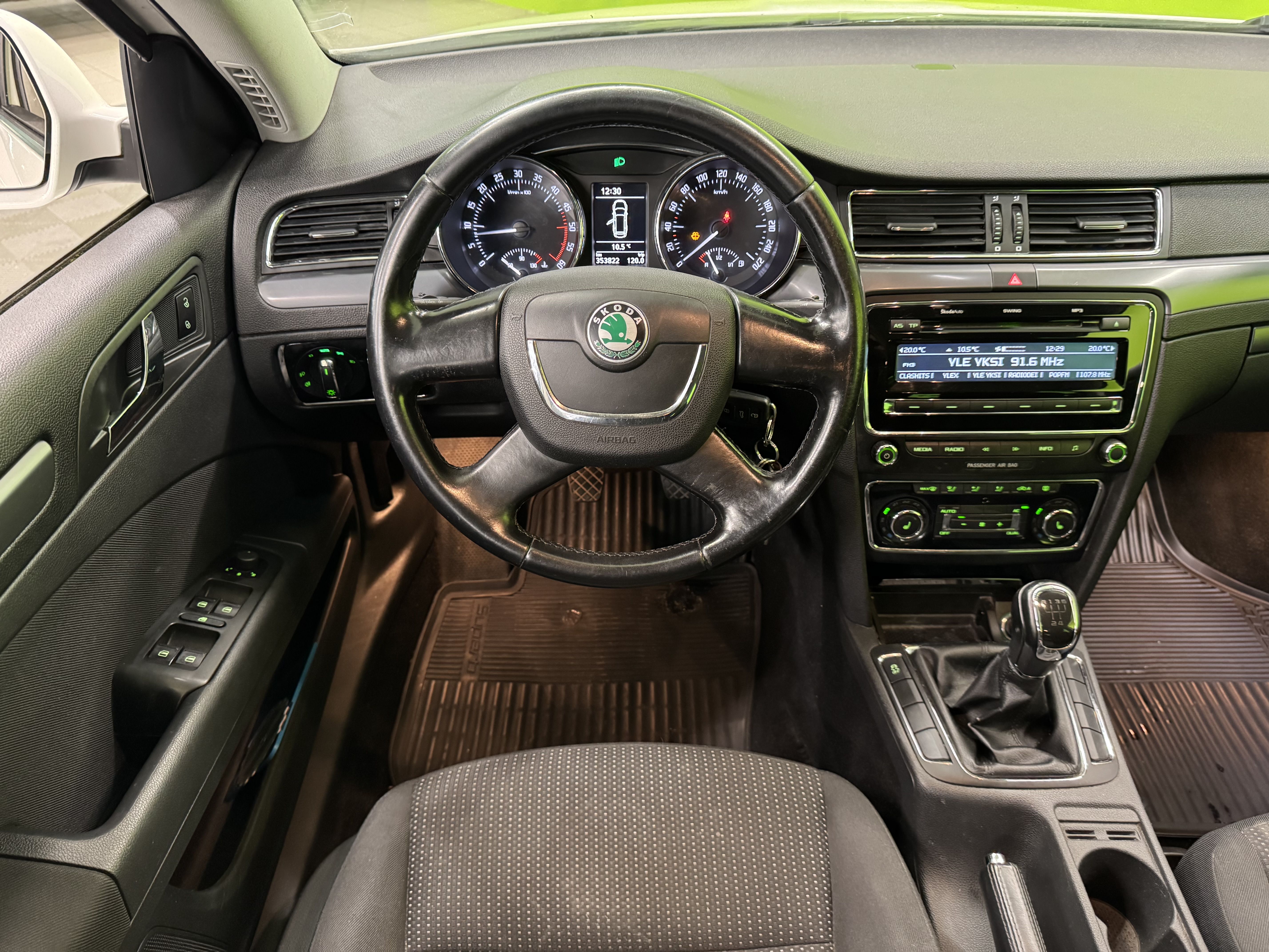 Skoda Superb Combi 1,6 TDI Comfort 2011, photo 7/16