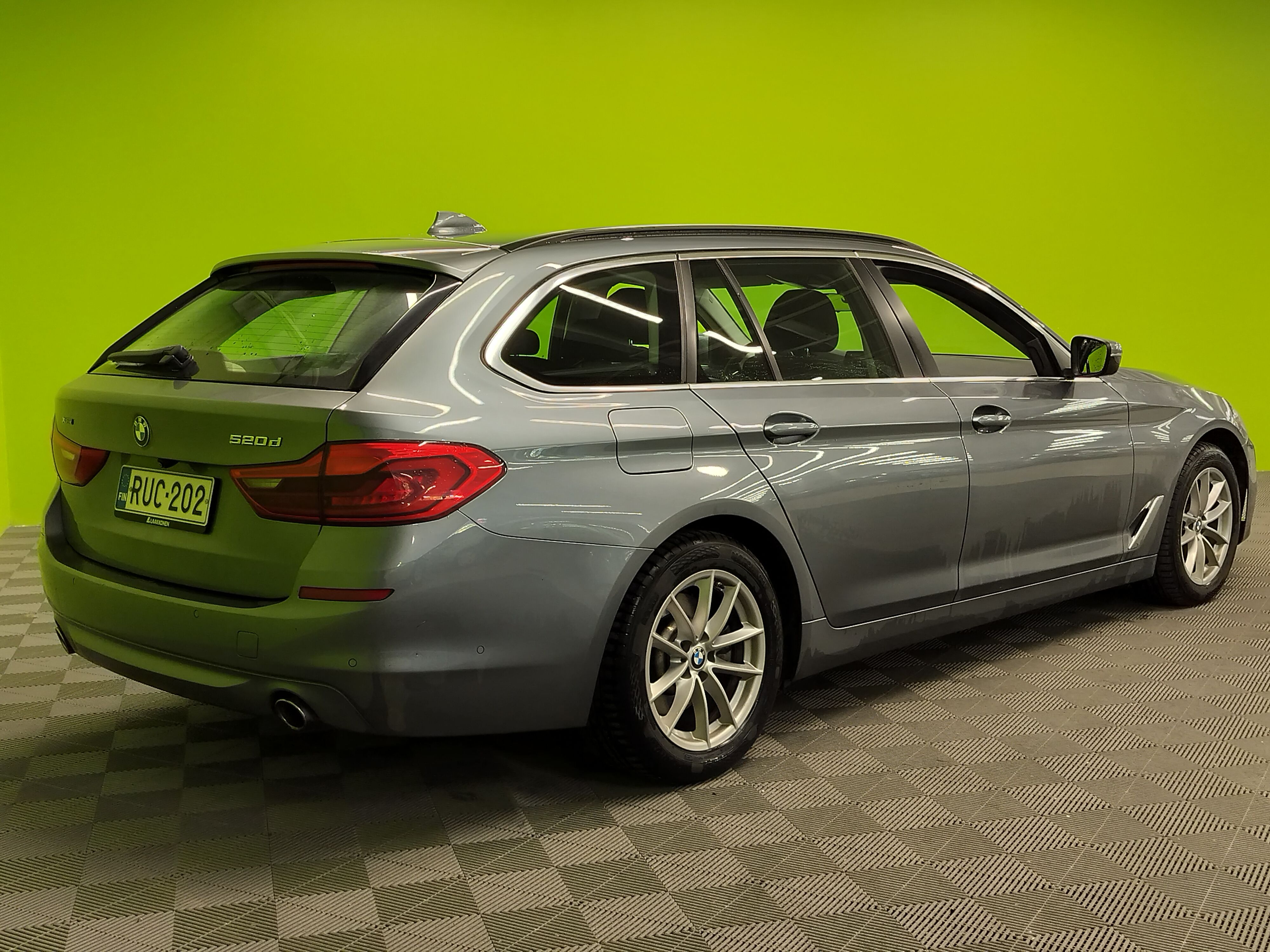 BMW 520 2020, kuva 3/4