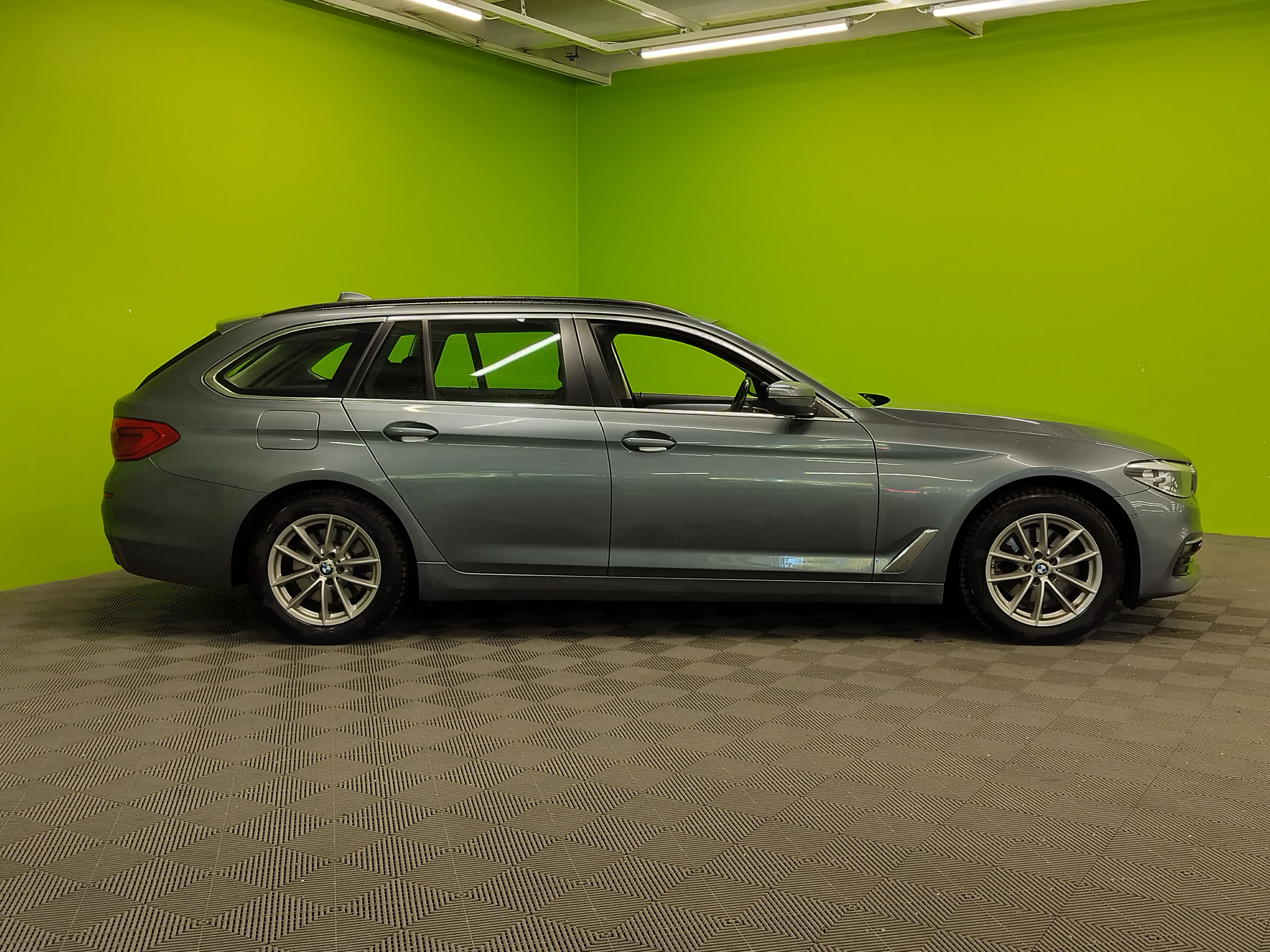 BMW 520 2020, kuva 2/4