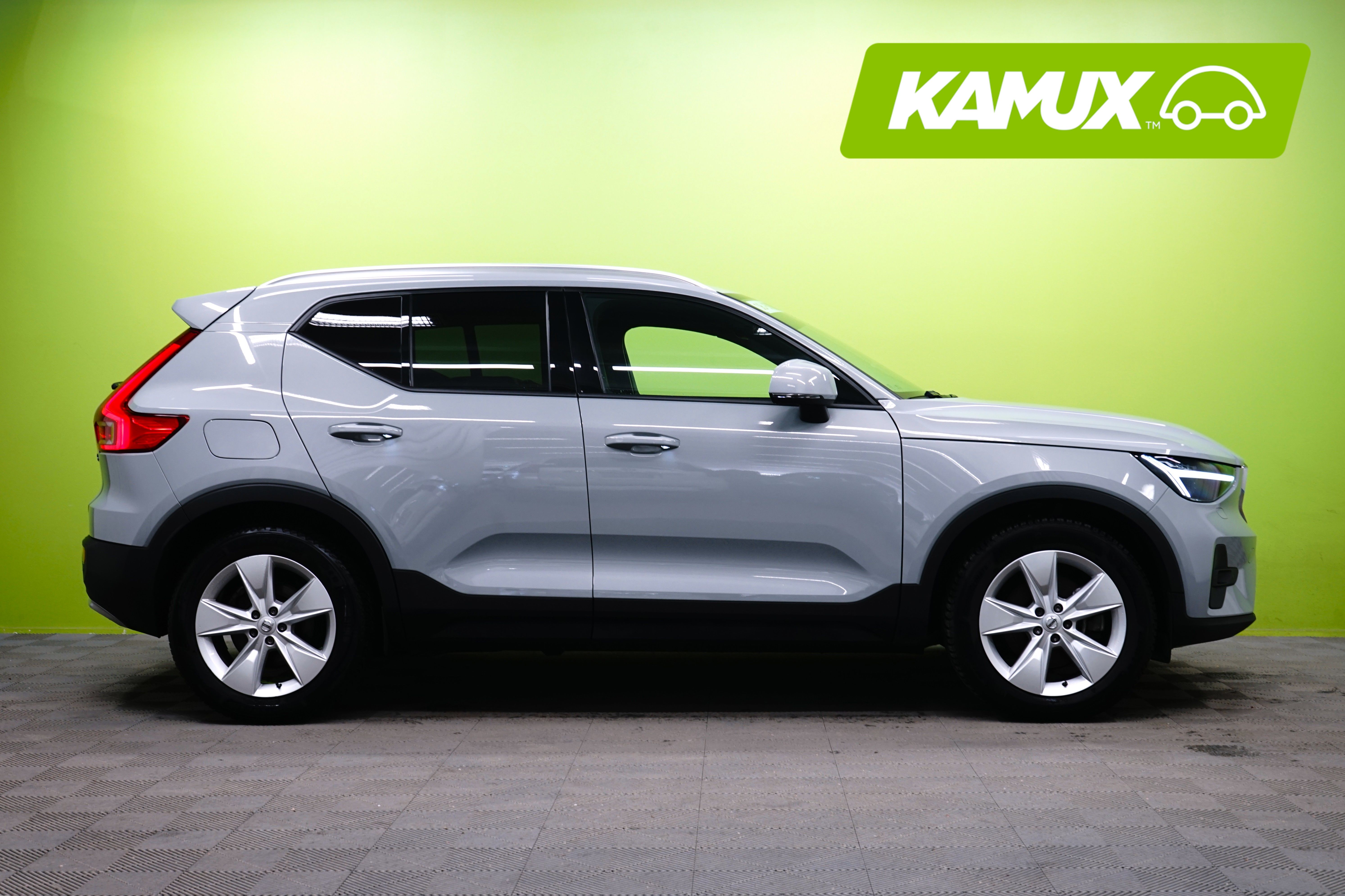 Volvo XC40 B3 MHEV Core 2024, photo 2/20