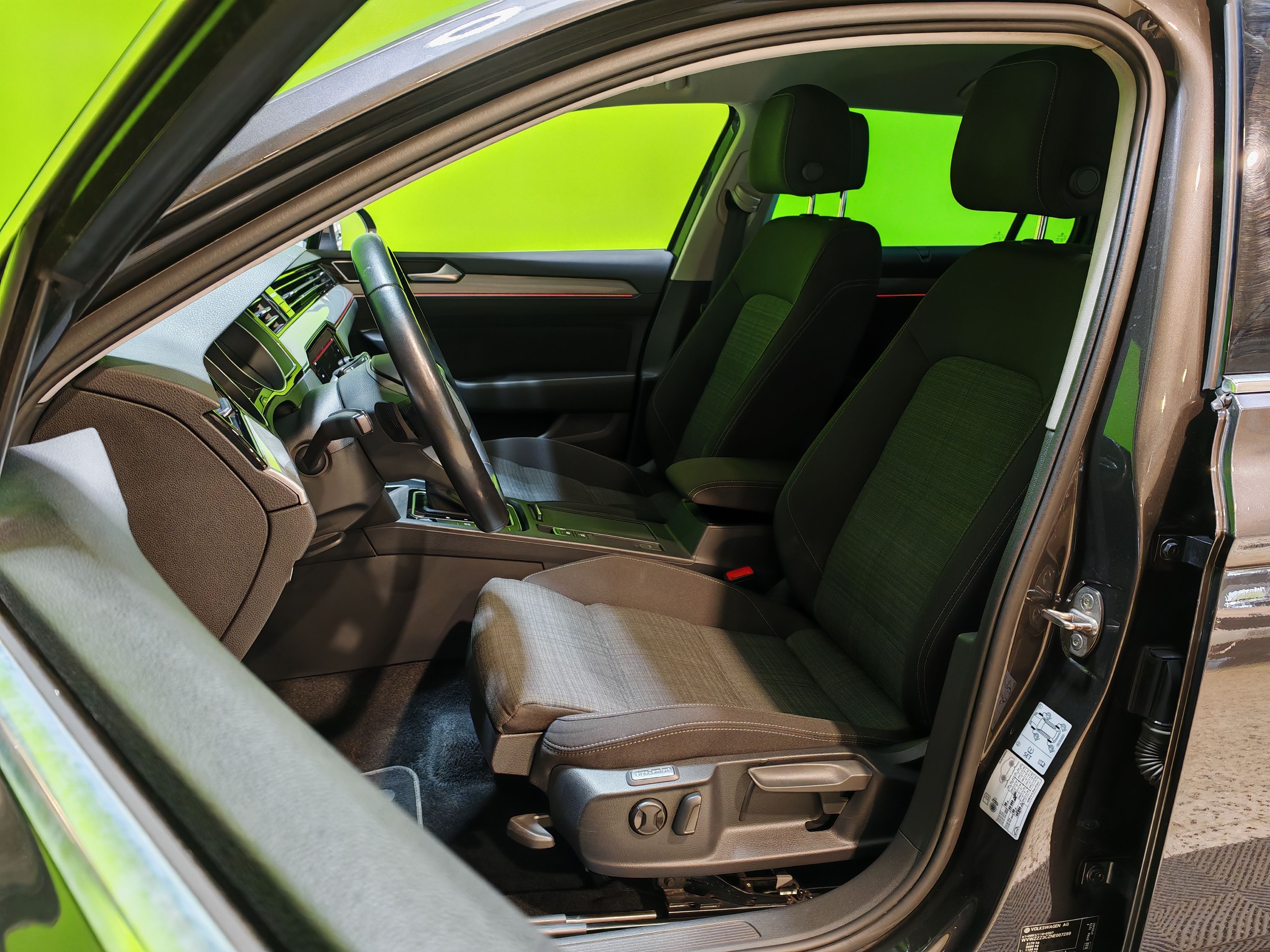 Volkswagen Passat 2022, kuva 7/26