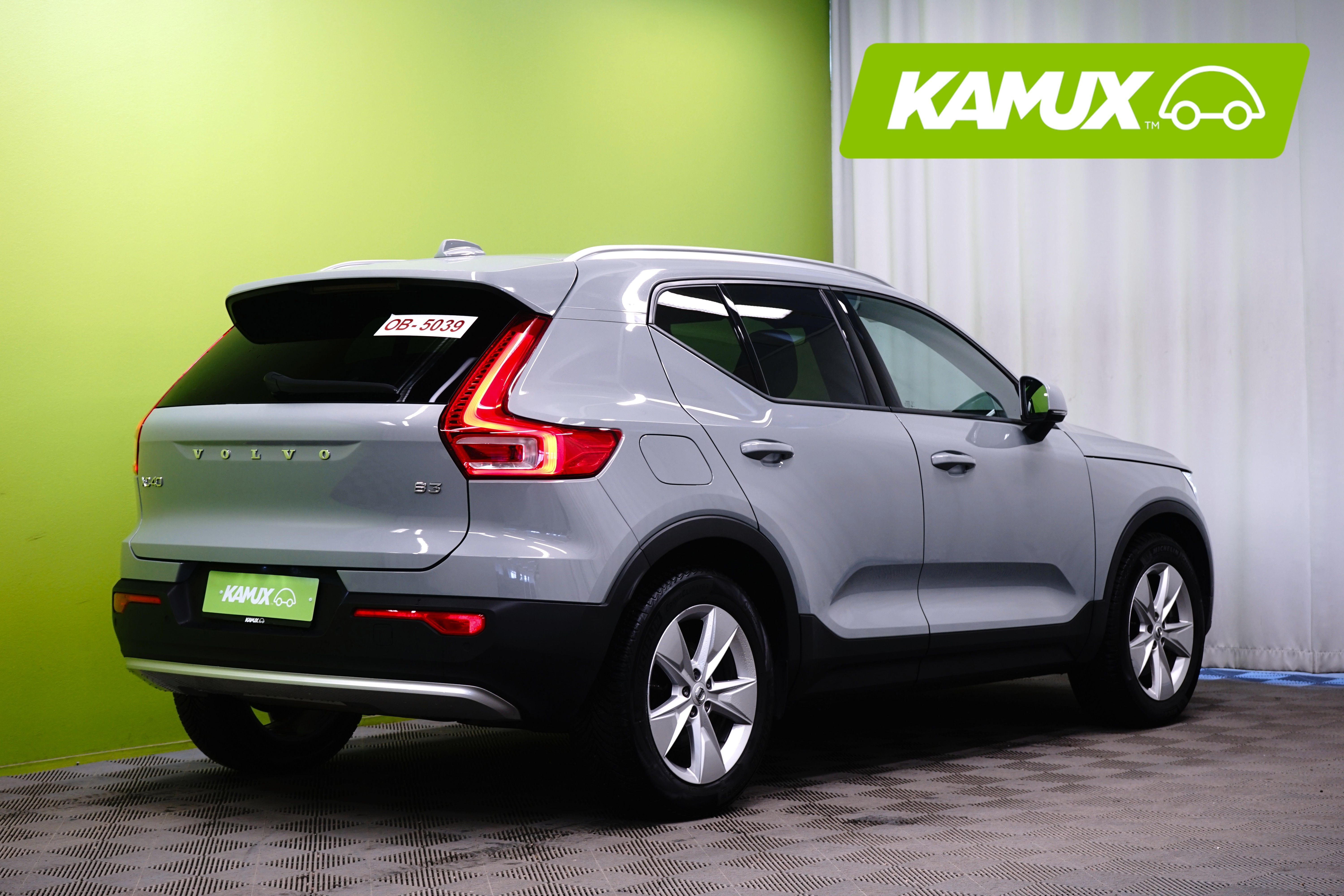 Volvo XC40 B3 MHEV Core 2024, photo 3/20