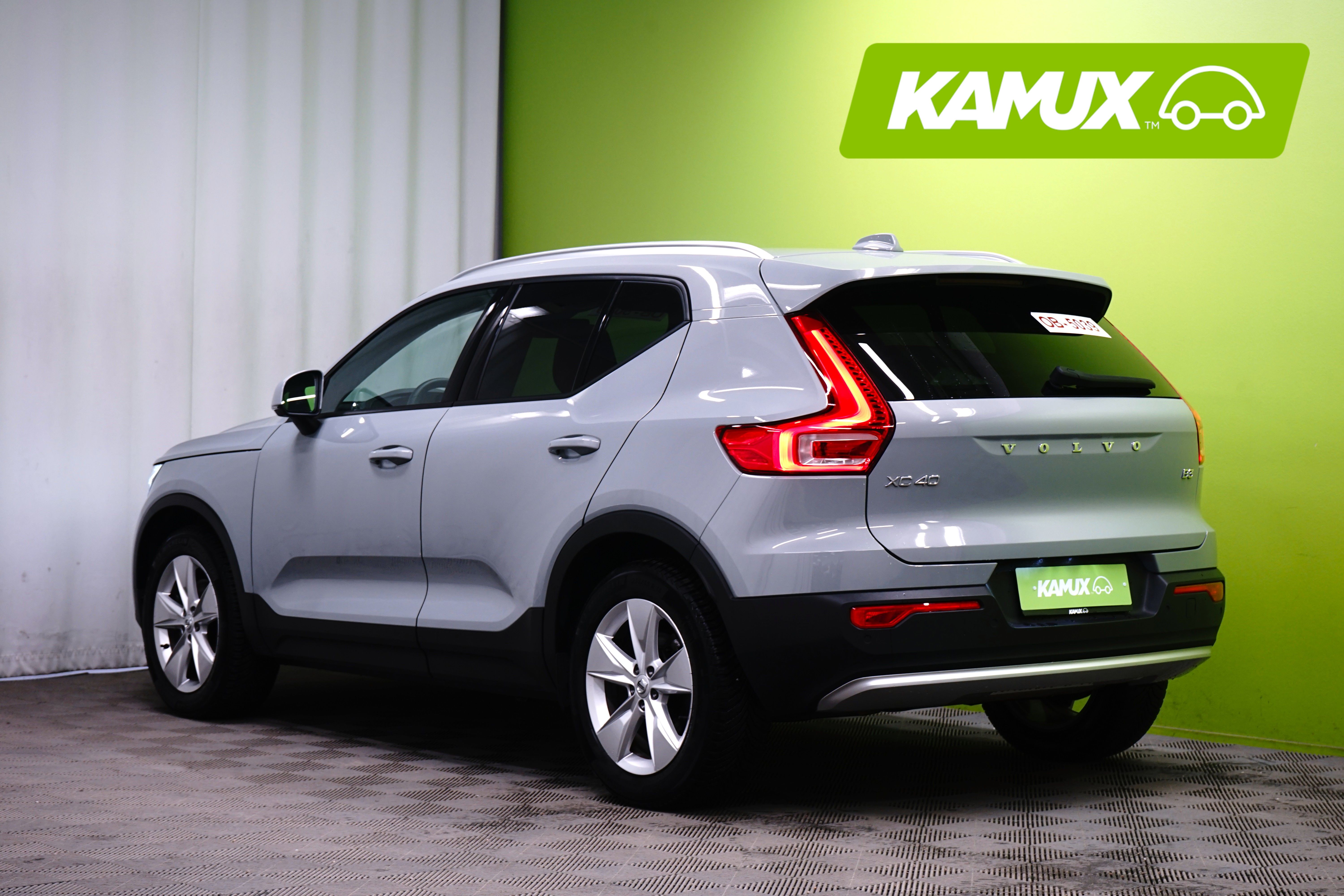Volvo XC40 B3 MHEV Core 2024, photo 4/20
