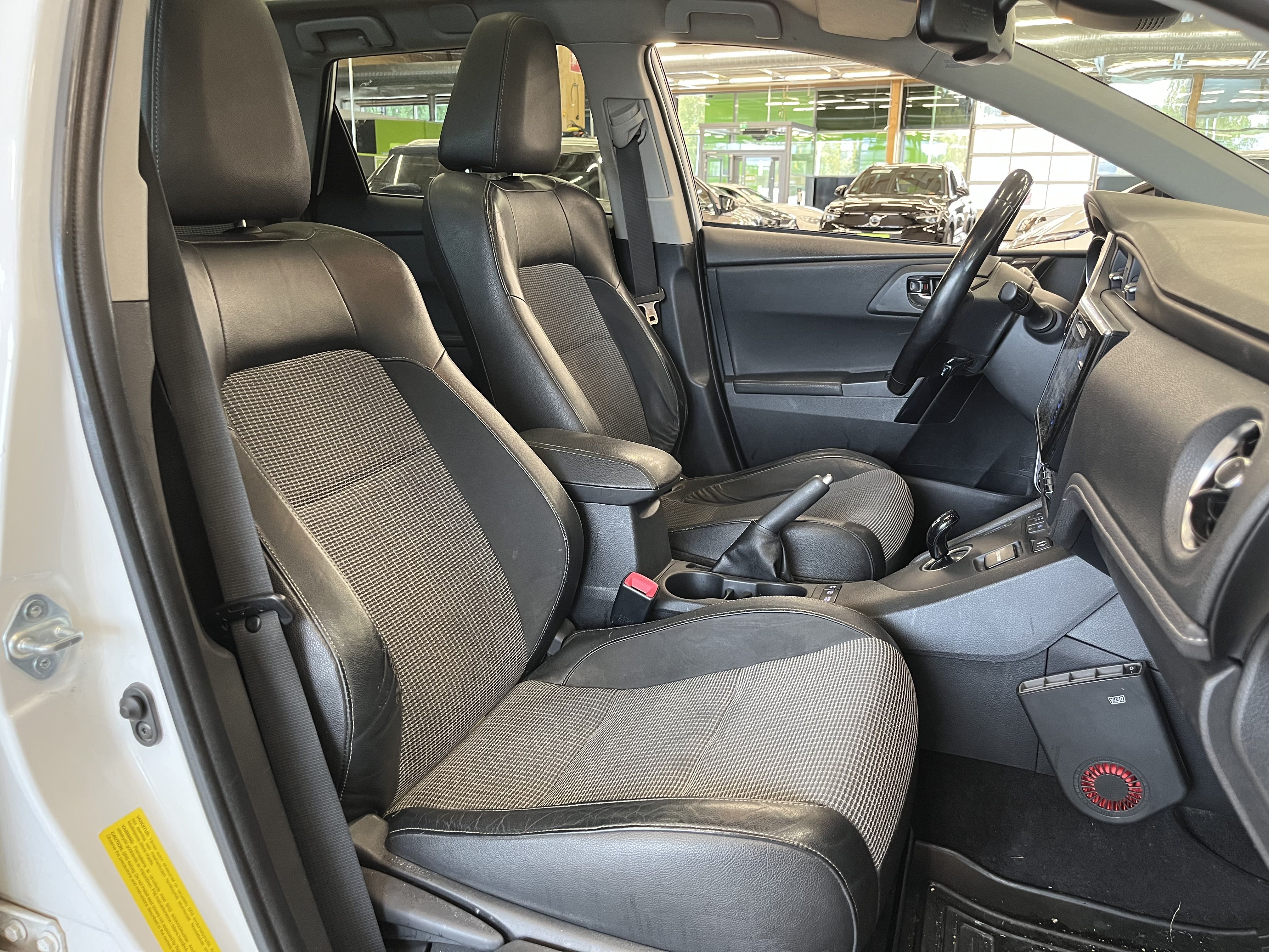 Toyota Auris 2016, photo 7/11