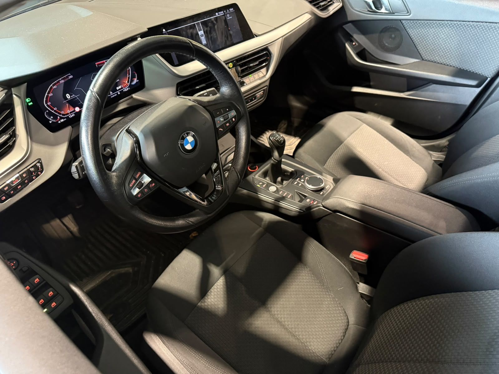 BMW 118 F40 Hatchback 118i Business 2021, kuva 3/6