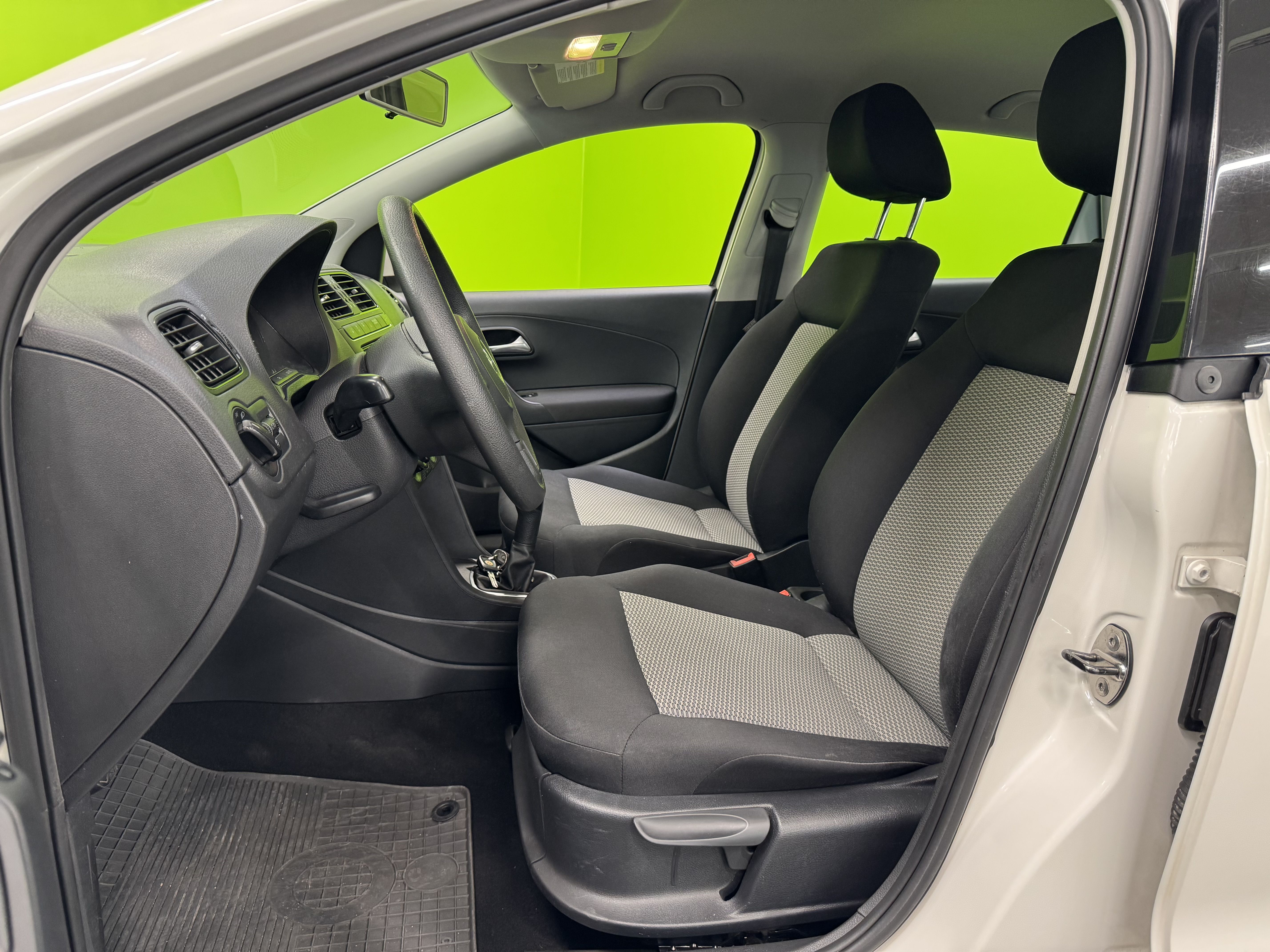 Volkswagen Polo 2010, kuva 6/16