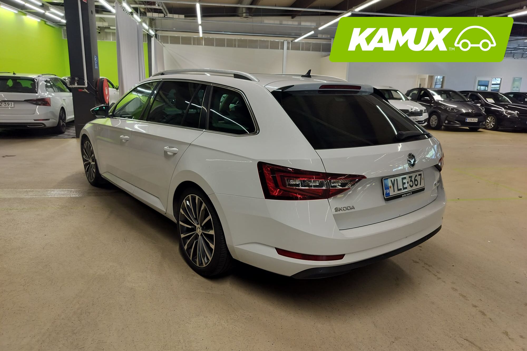 Skoda Superb 2016, photo 2/5