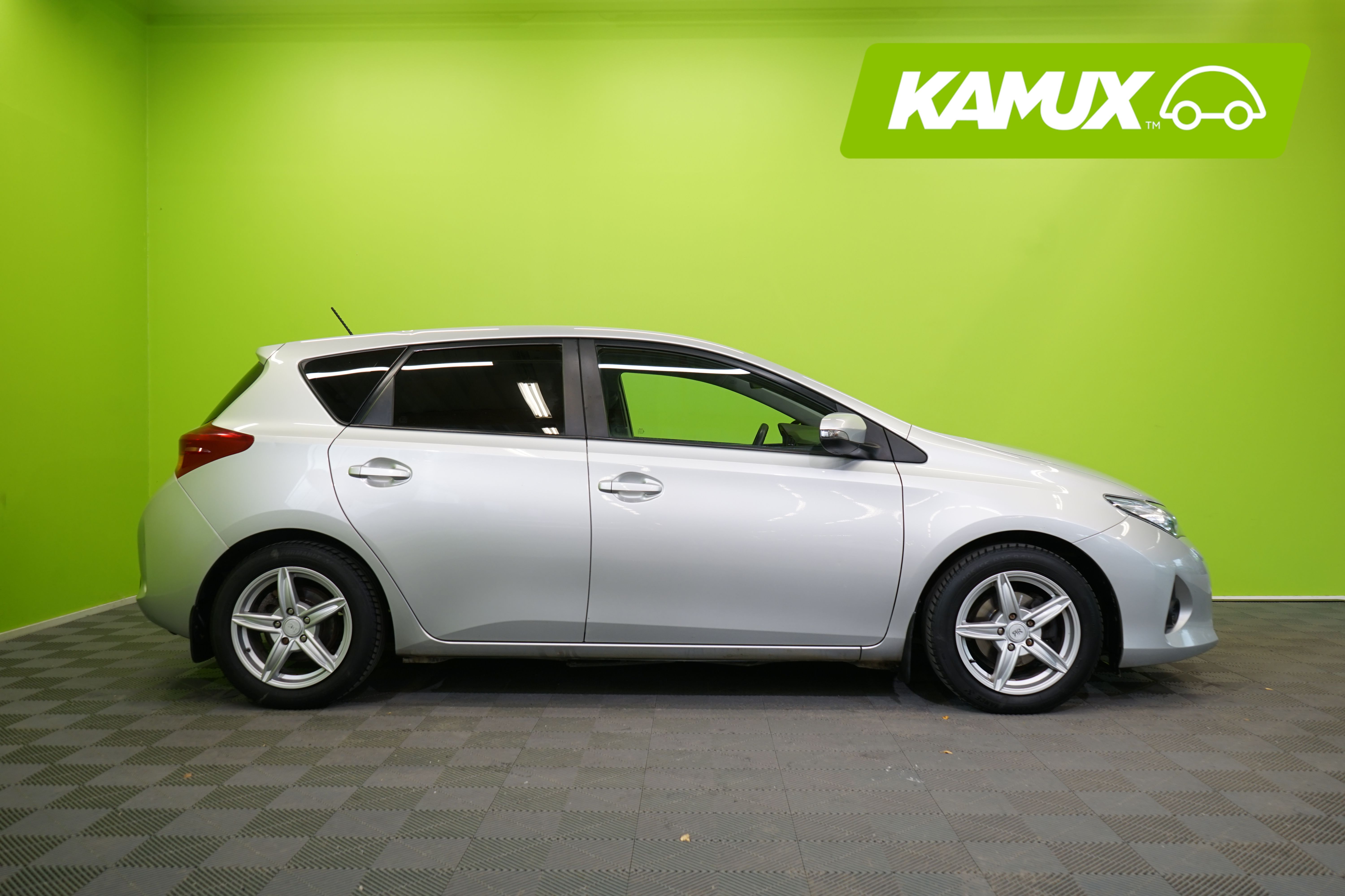 Toyota Auris 1,33 Dual VVT-i Life 5ov 2013, photo 2/21