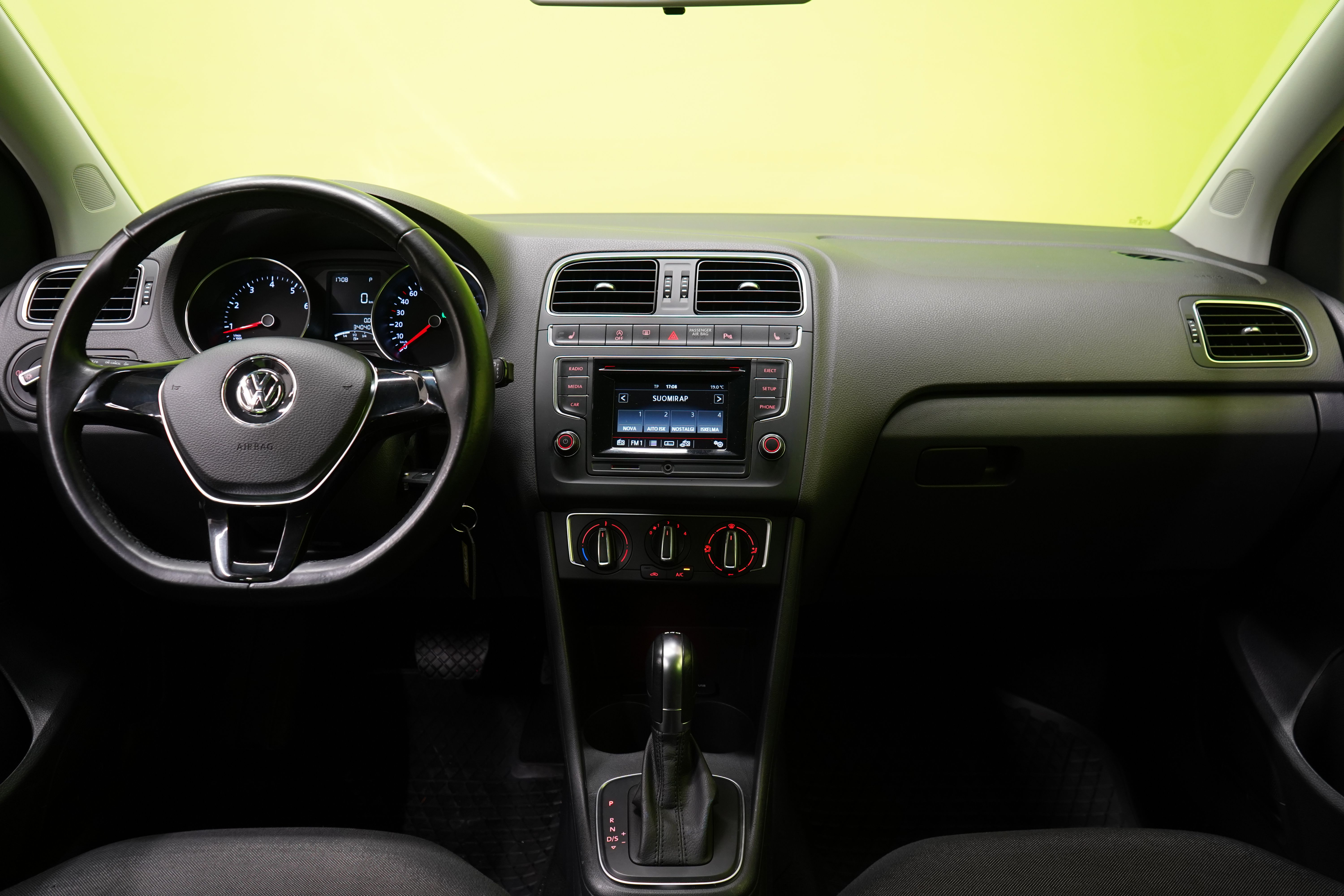Volkswagen Polo 2016, photo 6/22