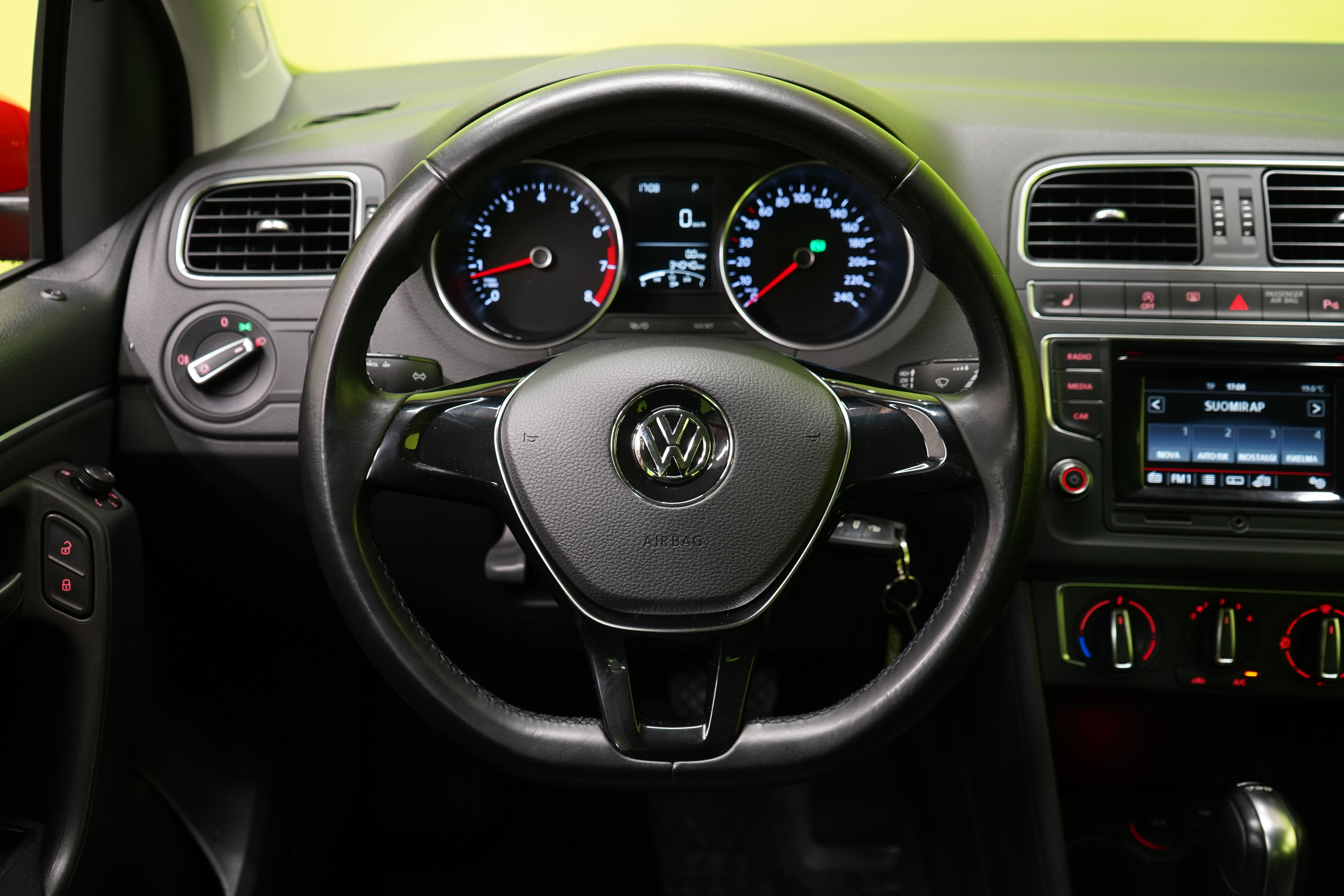 Volkswagen Polo 2016, photo 7/22