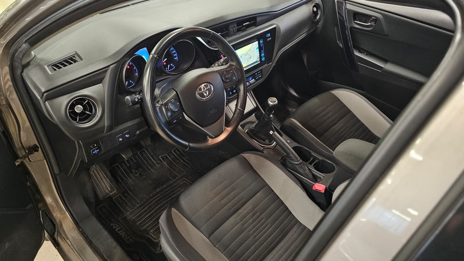 Toyota Auris 2016, kuva 5/11