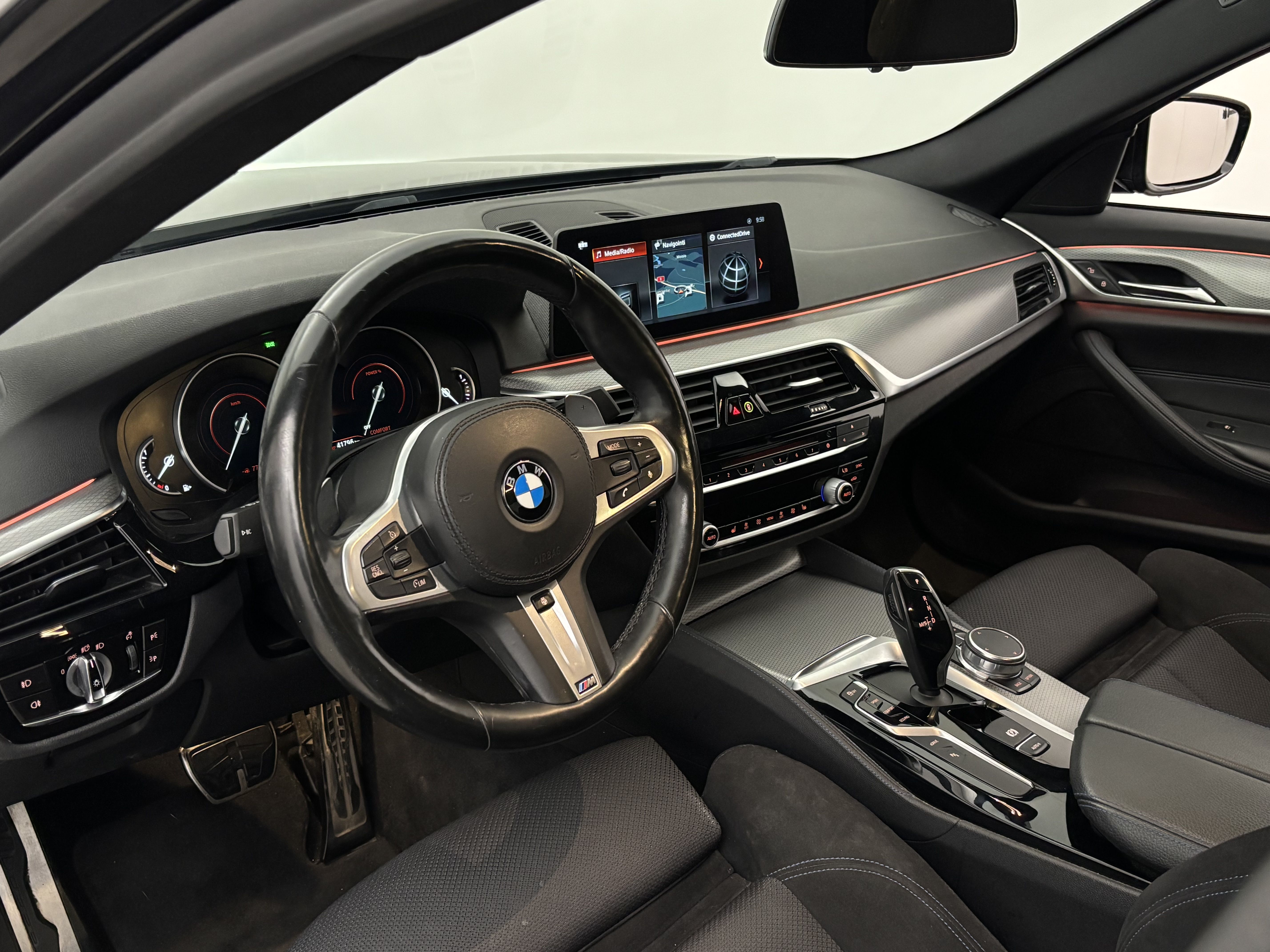 BMW 530 G30 530e A iPerformance M Sport 2018, kuva 7/20