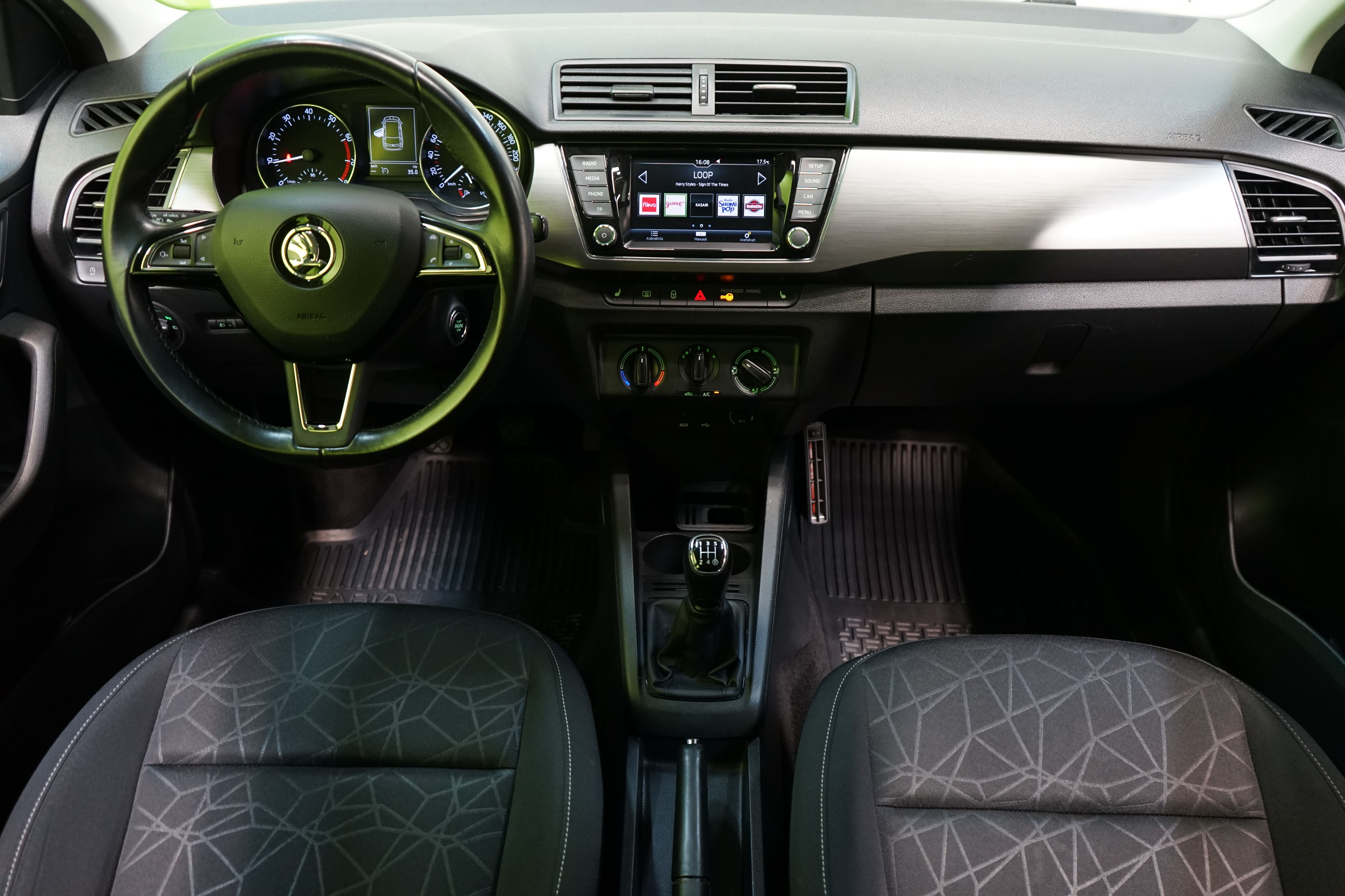 Skoda Fabia Combi 1.0 MPI Clever 2018, kuva 6/26