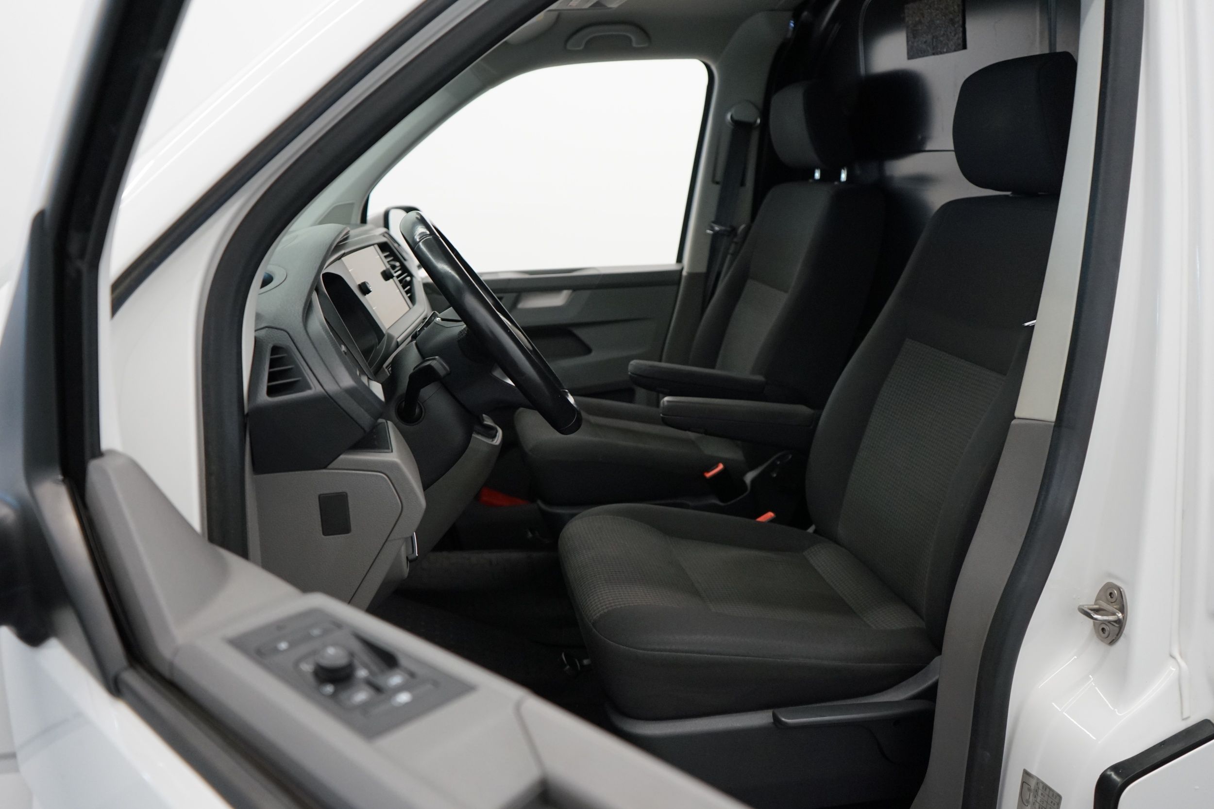 Volkswagen Transporter 2020, kuva 5/24