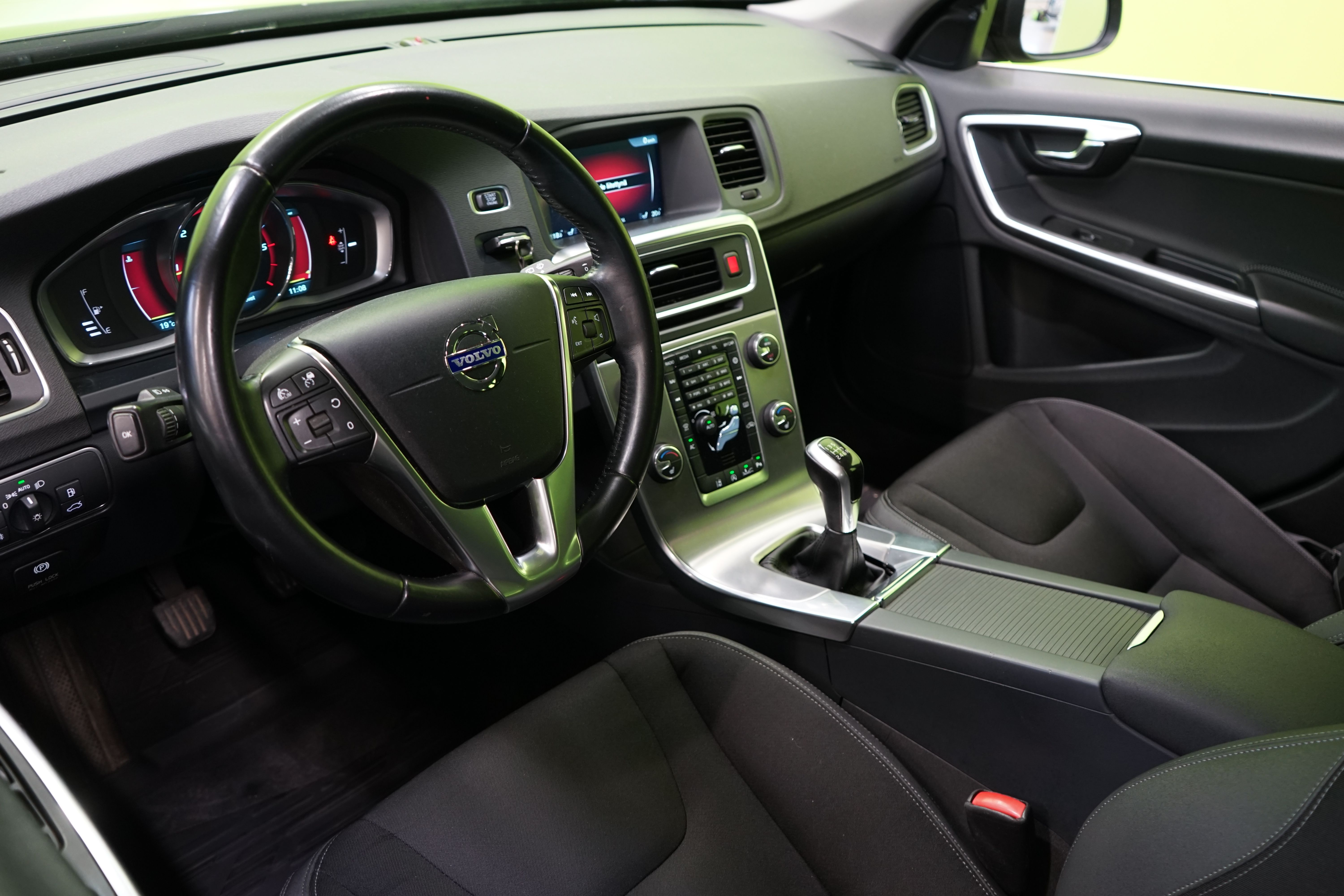Volvo V60 D4 Business 2014, kuva 6/21