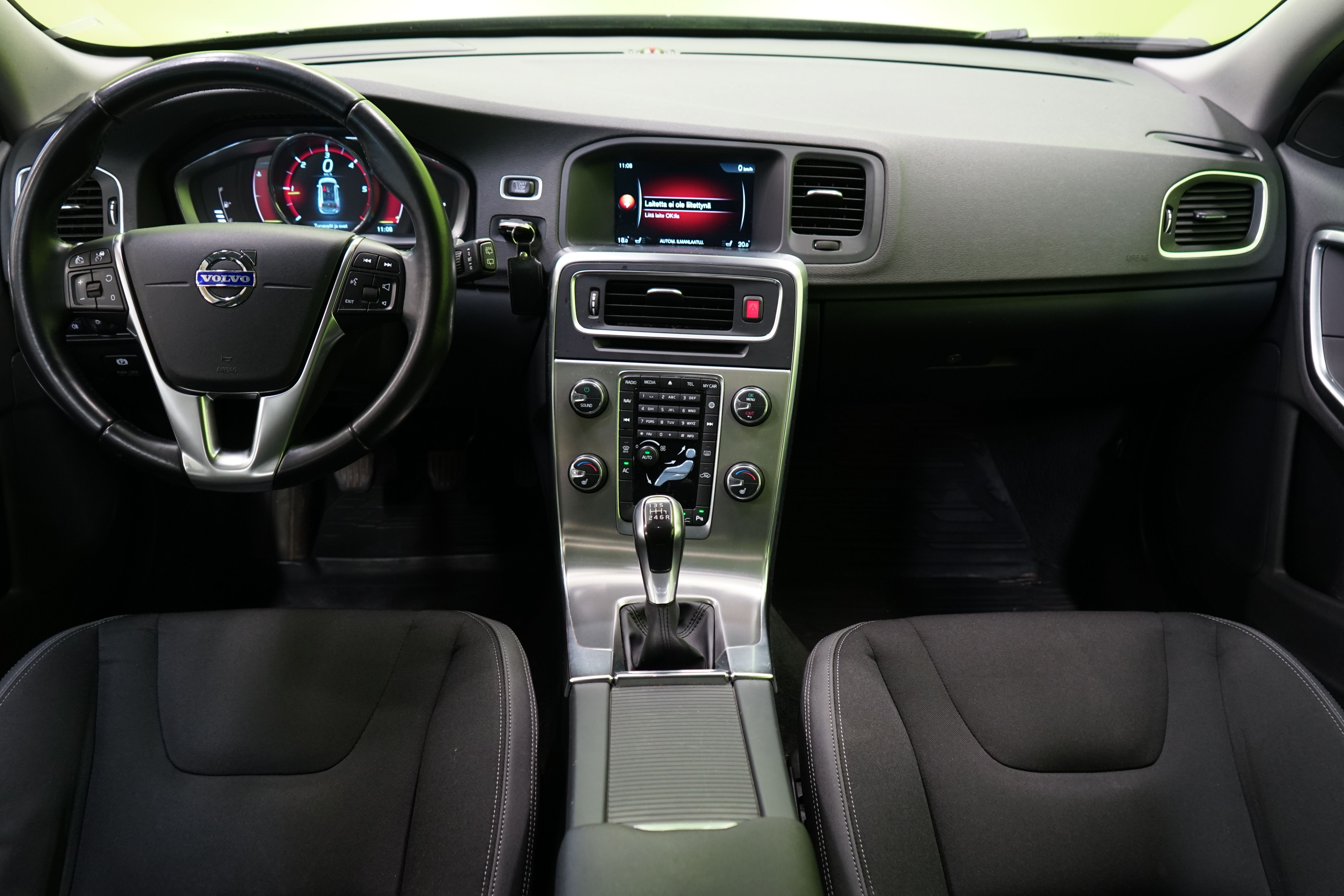 Volvo V60 D4 Business 2014, kuva 7/21