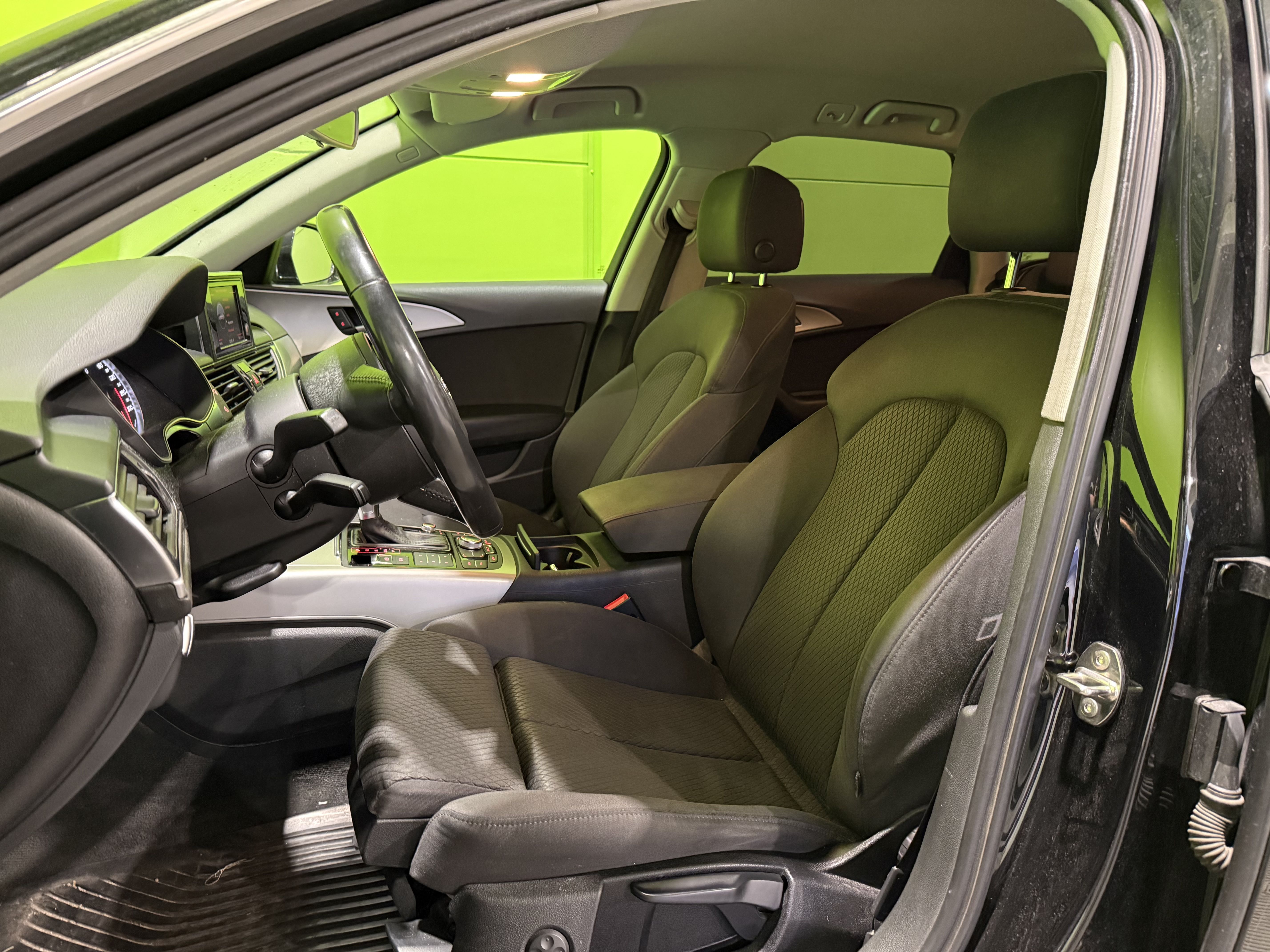 Audi A6 Avant 2,0 TDI multitronic 125kw 2011, kuva 3/4