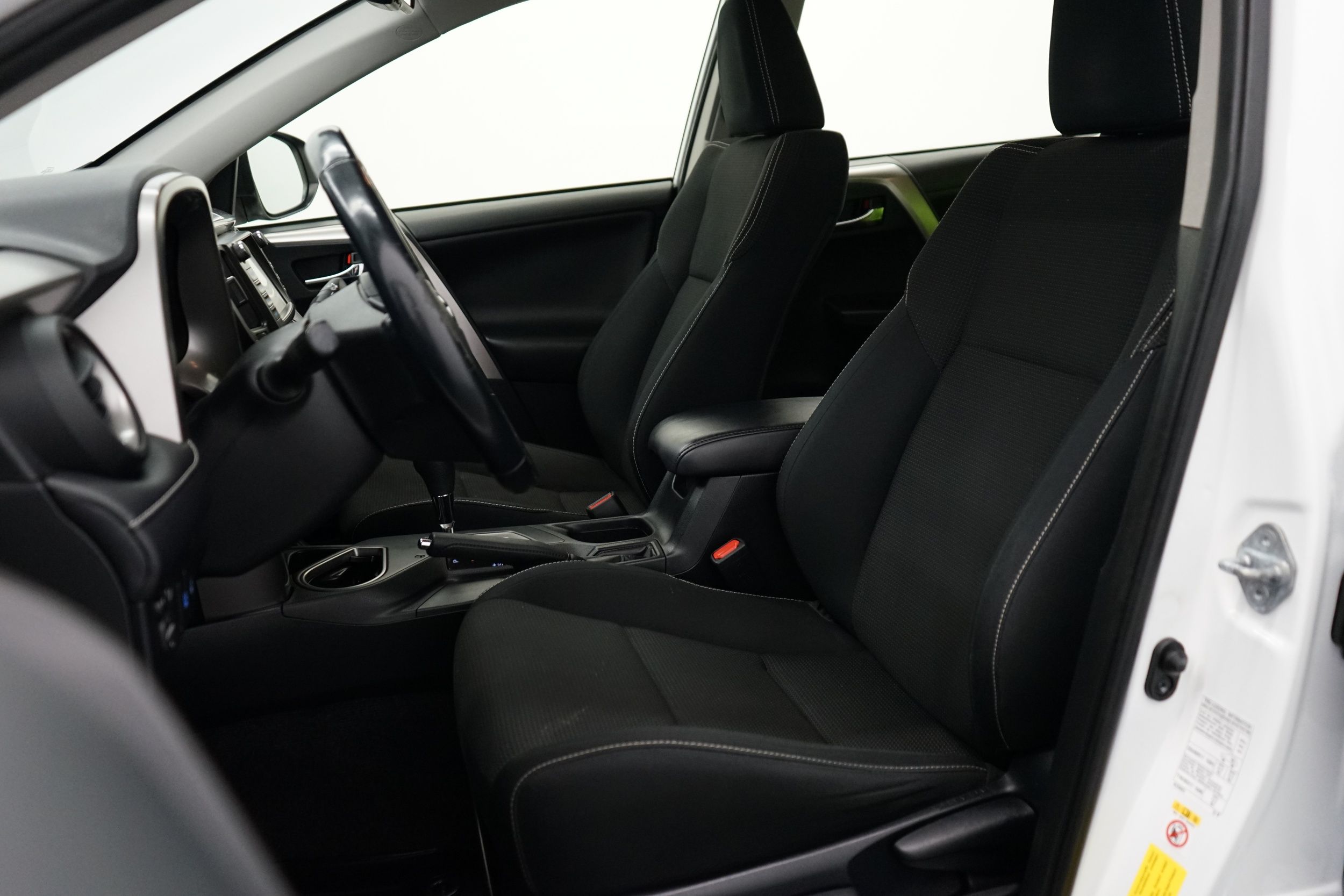 Toyota RAV4 2017, kuva 6/25
