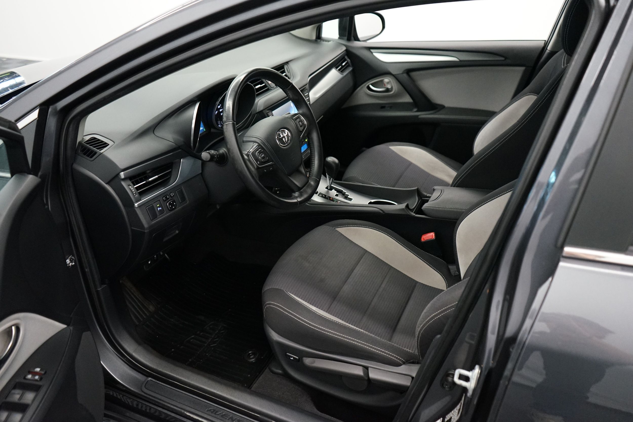 Toyota Avensis 2018, kuva 5/25