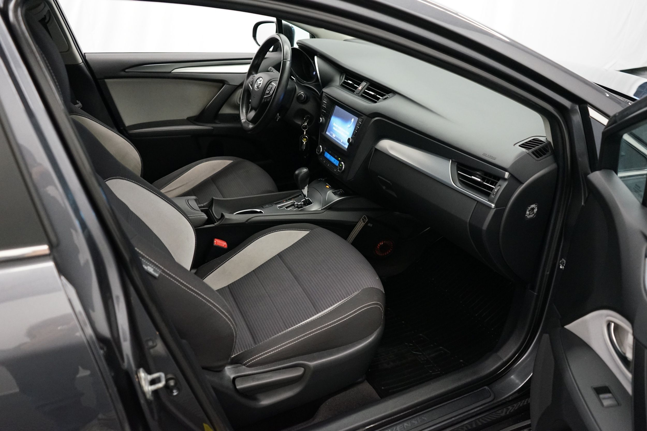 Toyota Avensis 2018, kuva 7/25