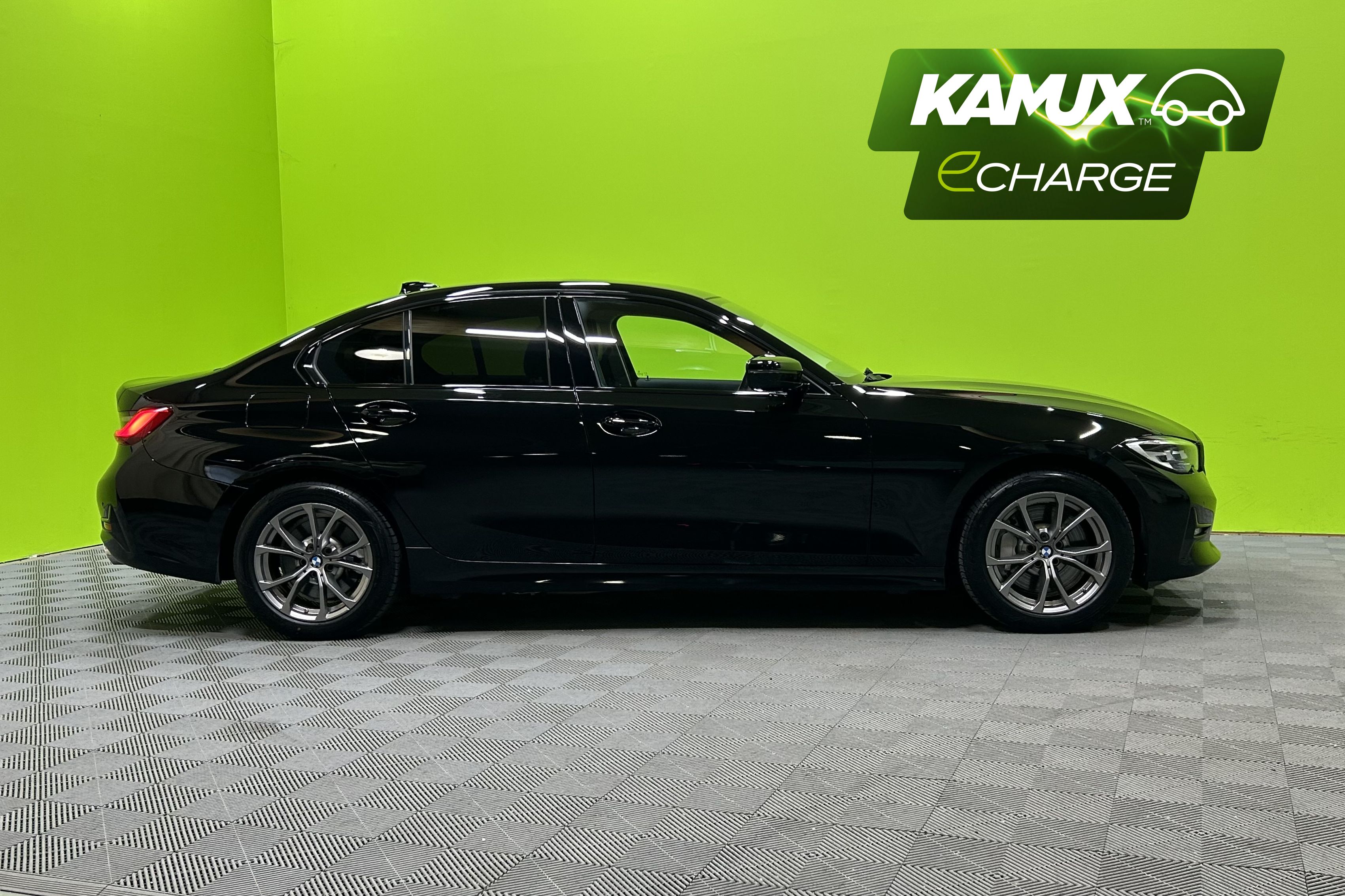 BMW 330 G20 Sedan 330e iPerfomance 2020, photo 2/21