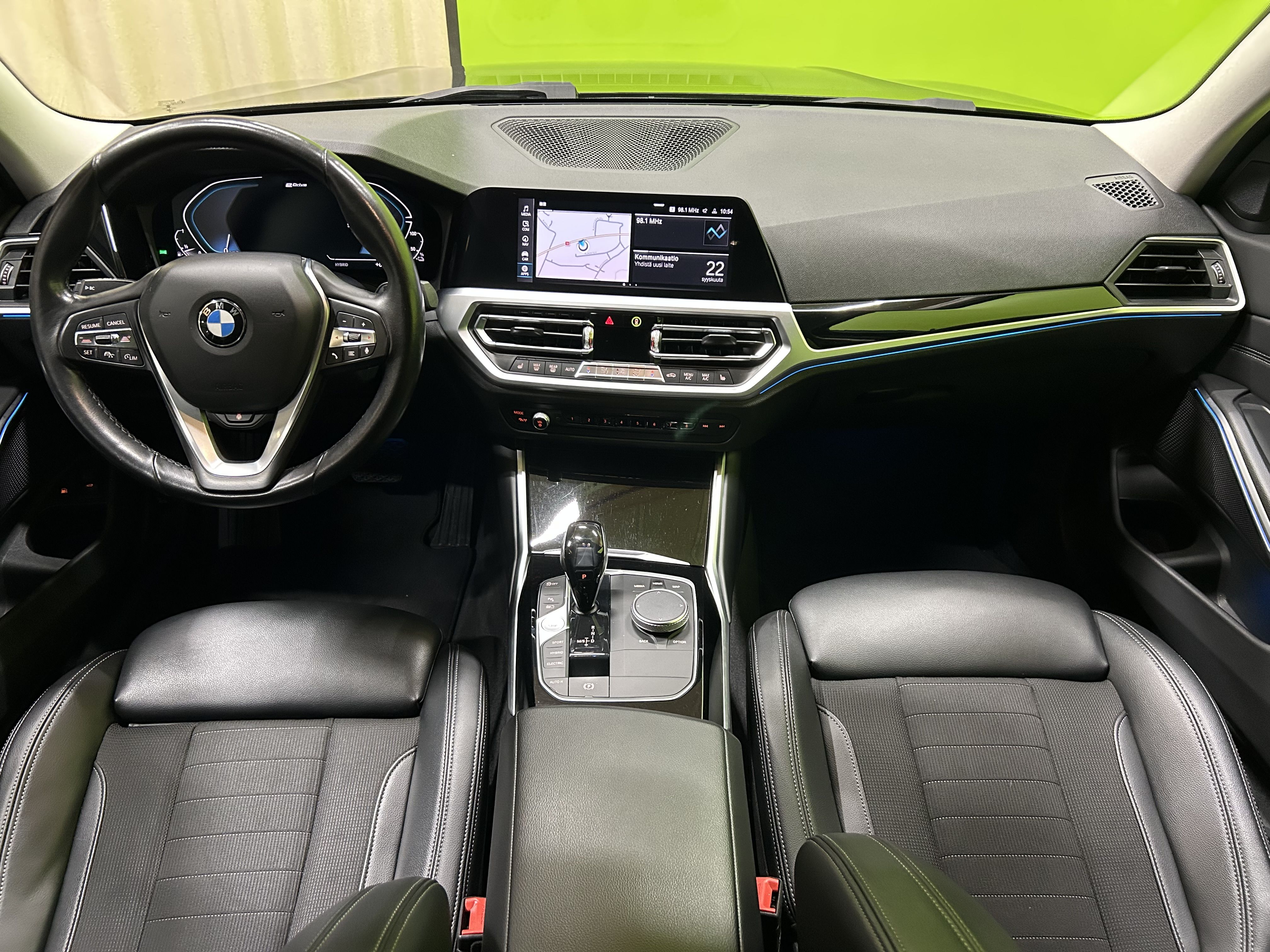 BMW 330 G20 Sedan 330e iPerfomance 2020, photo 6/21