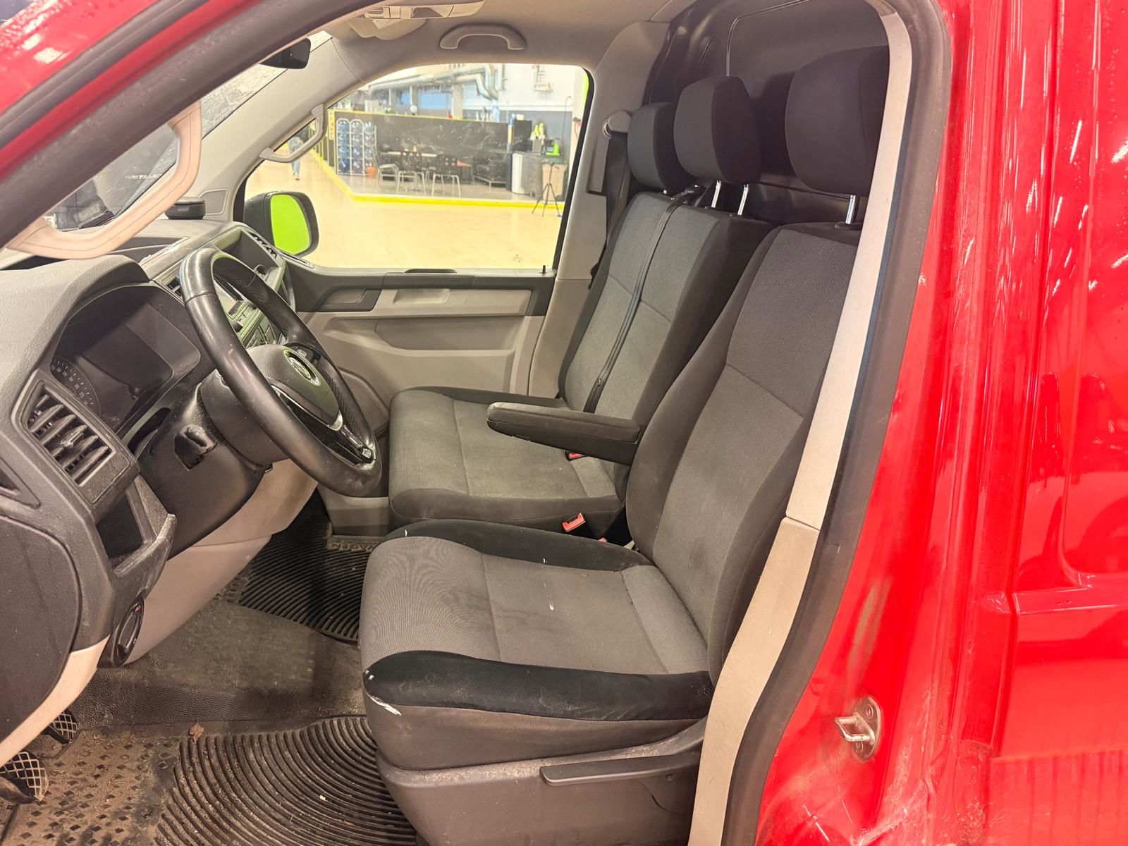 Volkswagen Transporter Pitkä 75kW 2019, kuva 7/12