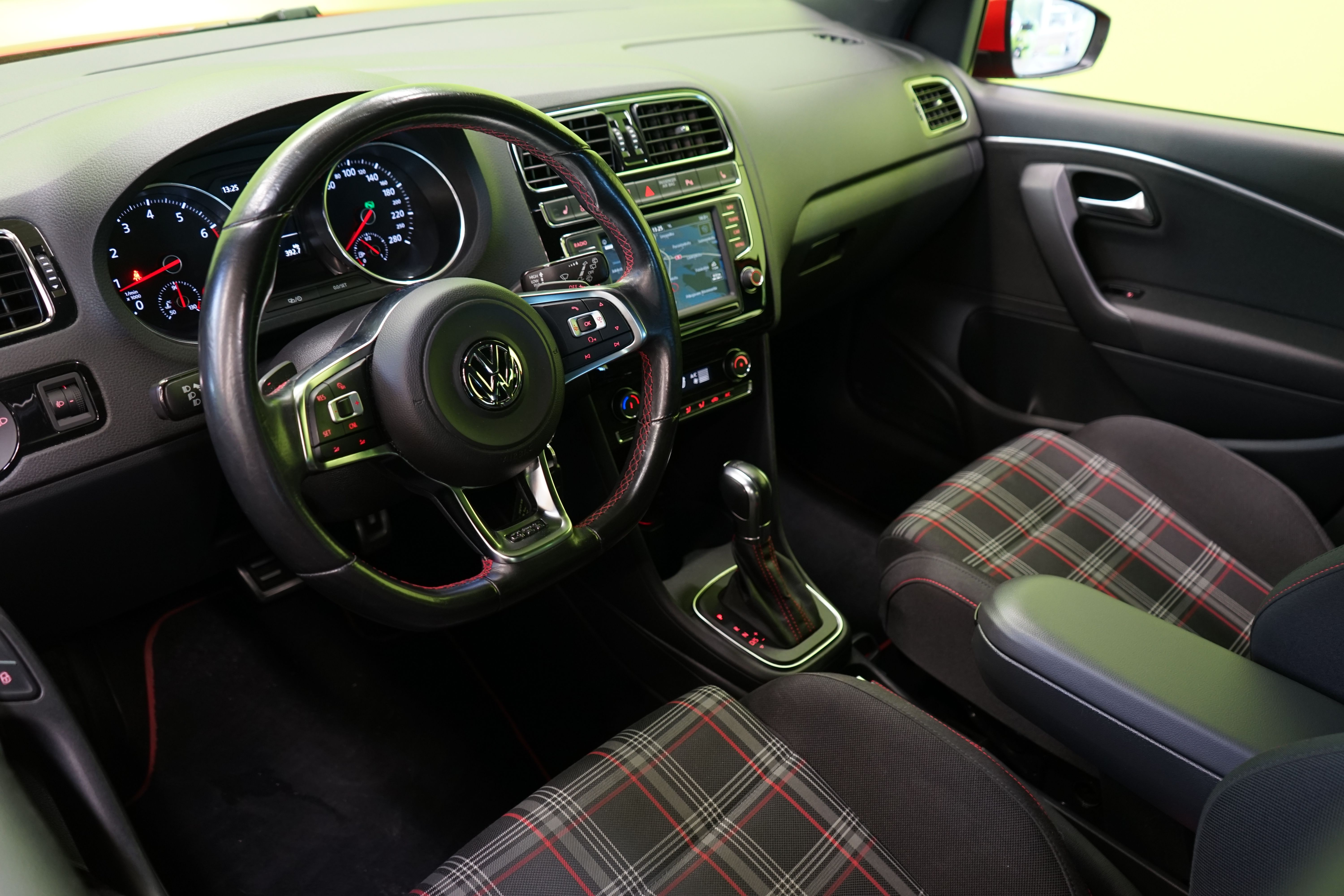 Volkswagen Polo 2015, kuva 6/25