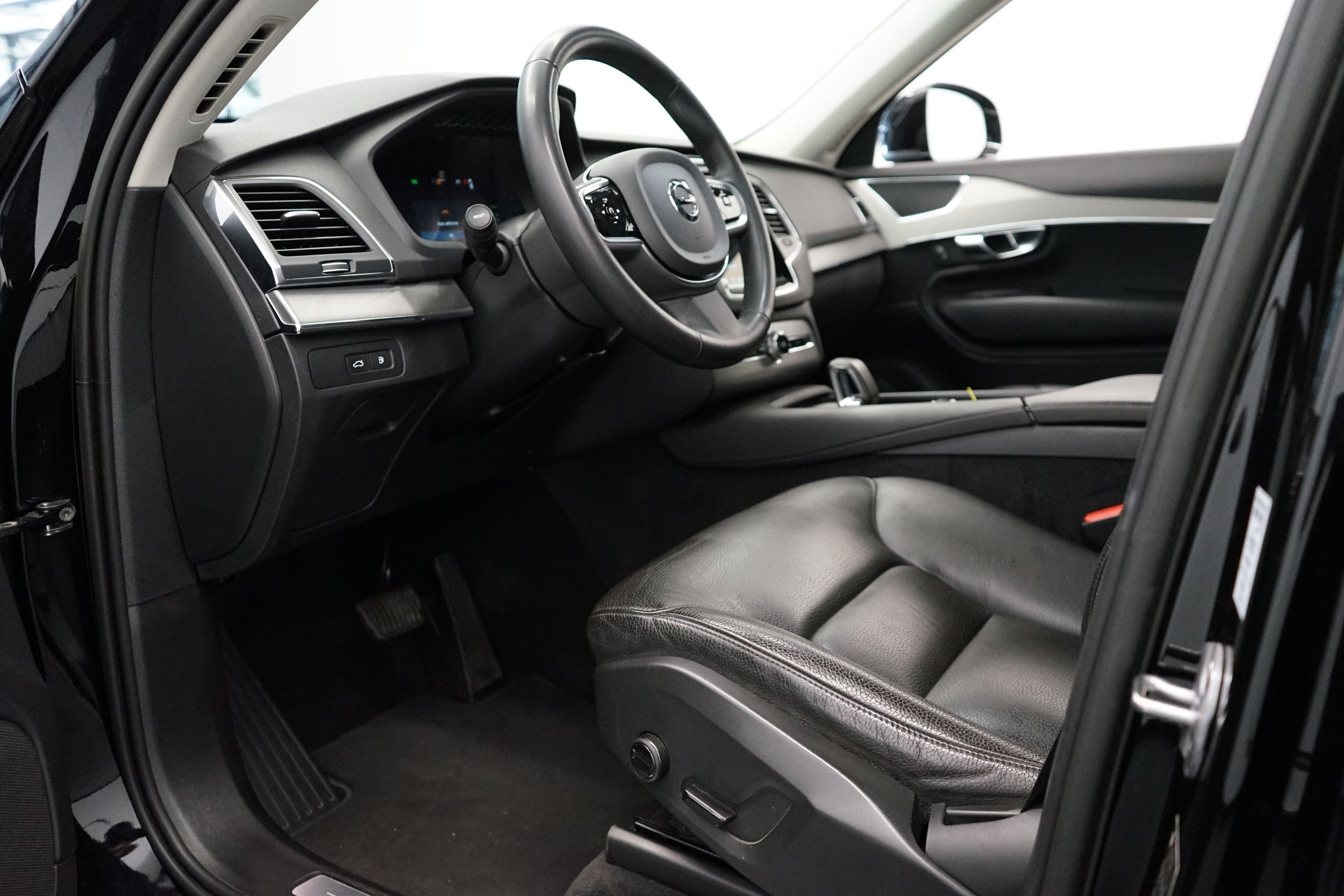 Volvo XC90 2023, kuva 7/26