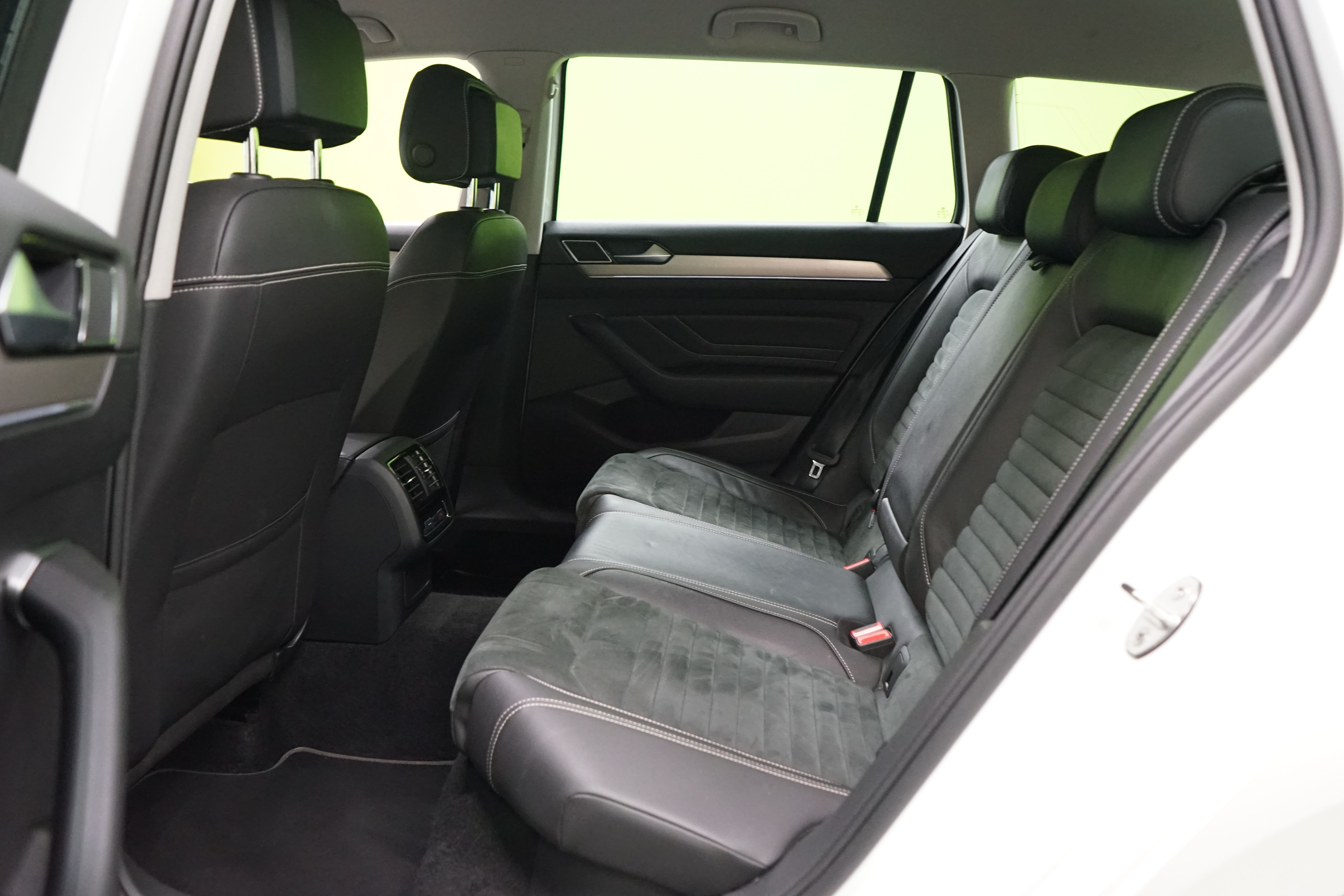 Volkswagen Passat 2021, photo 7/23