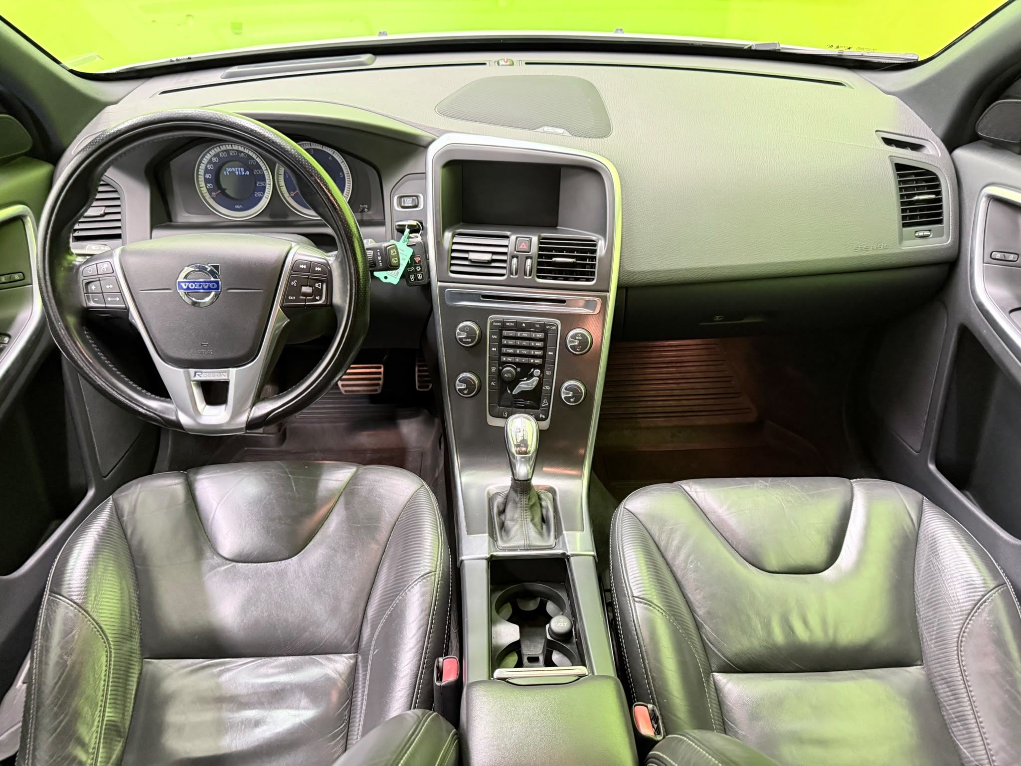 Volvo XC60 D5 AWD R-Design aut. 2013, kuva 7/24