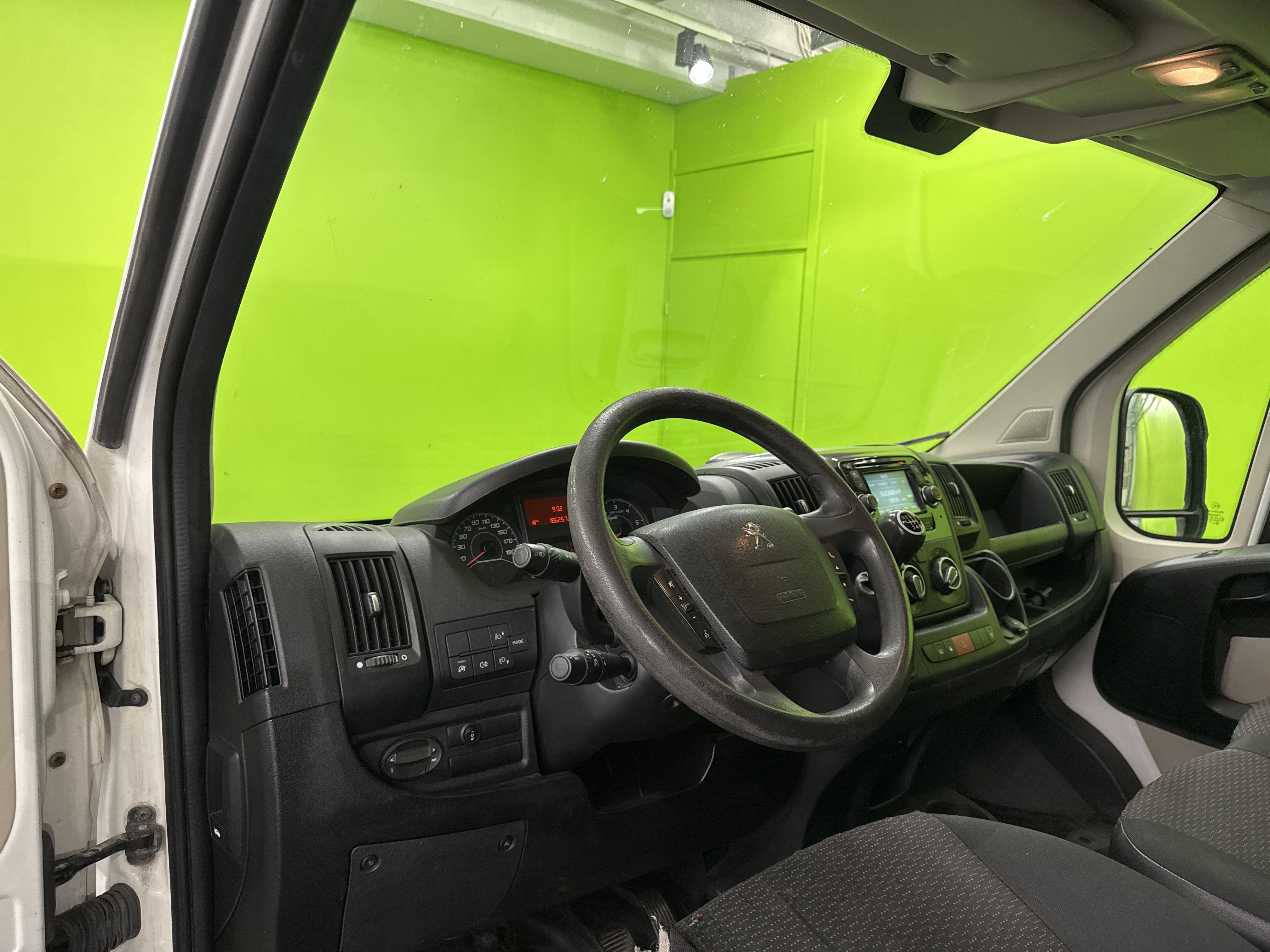Peugeot Boxer 335 L2H2 BlueHDi 163 S&S 2017, photo 5/7