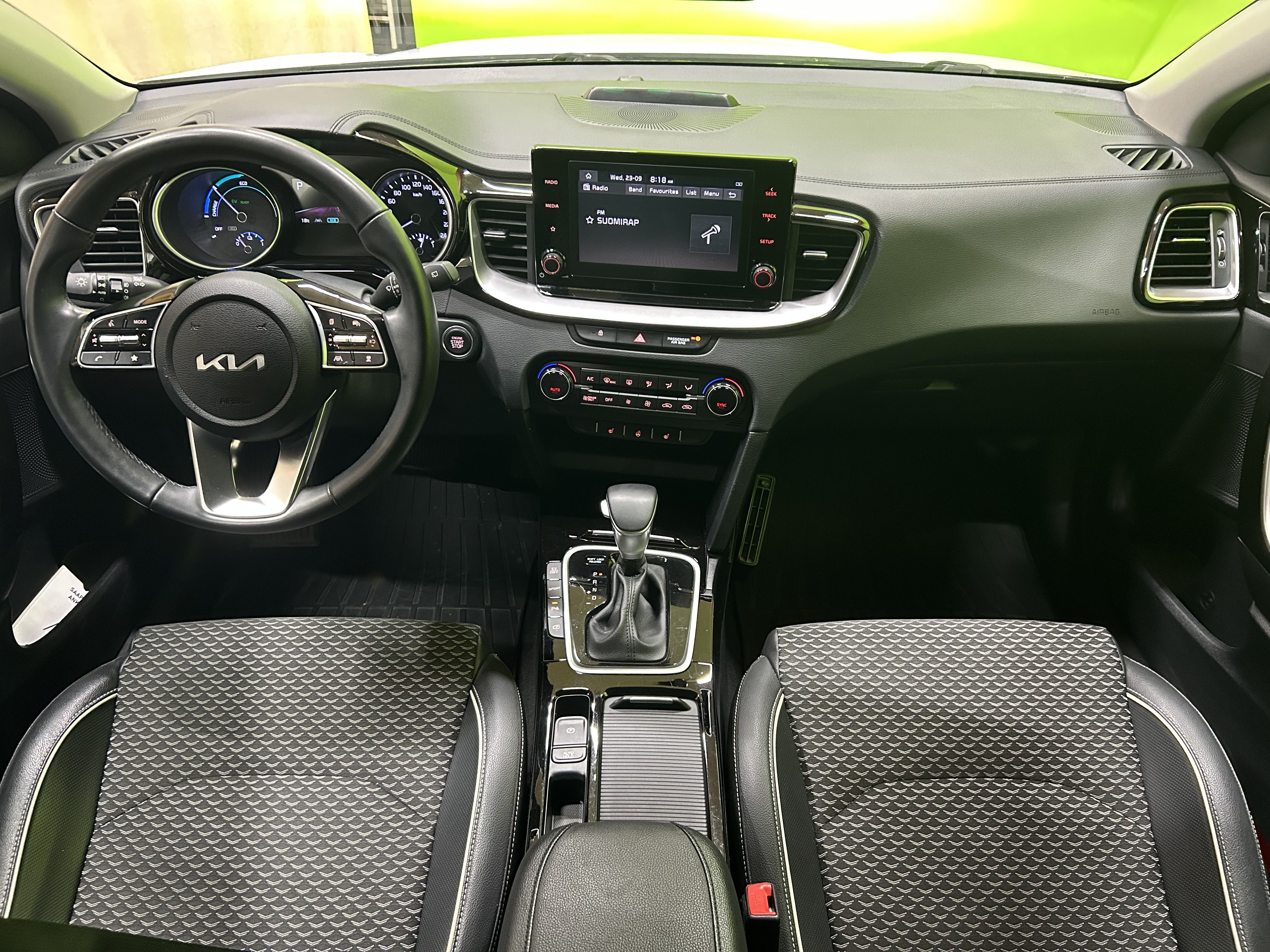 Kia Ceed 1.6 Plug-in 2023, photo 6/21