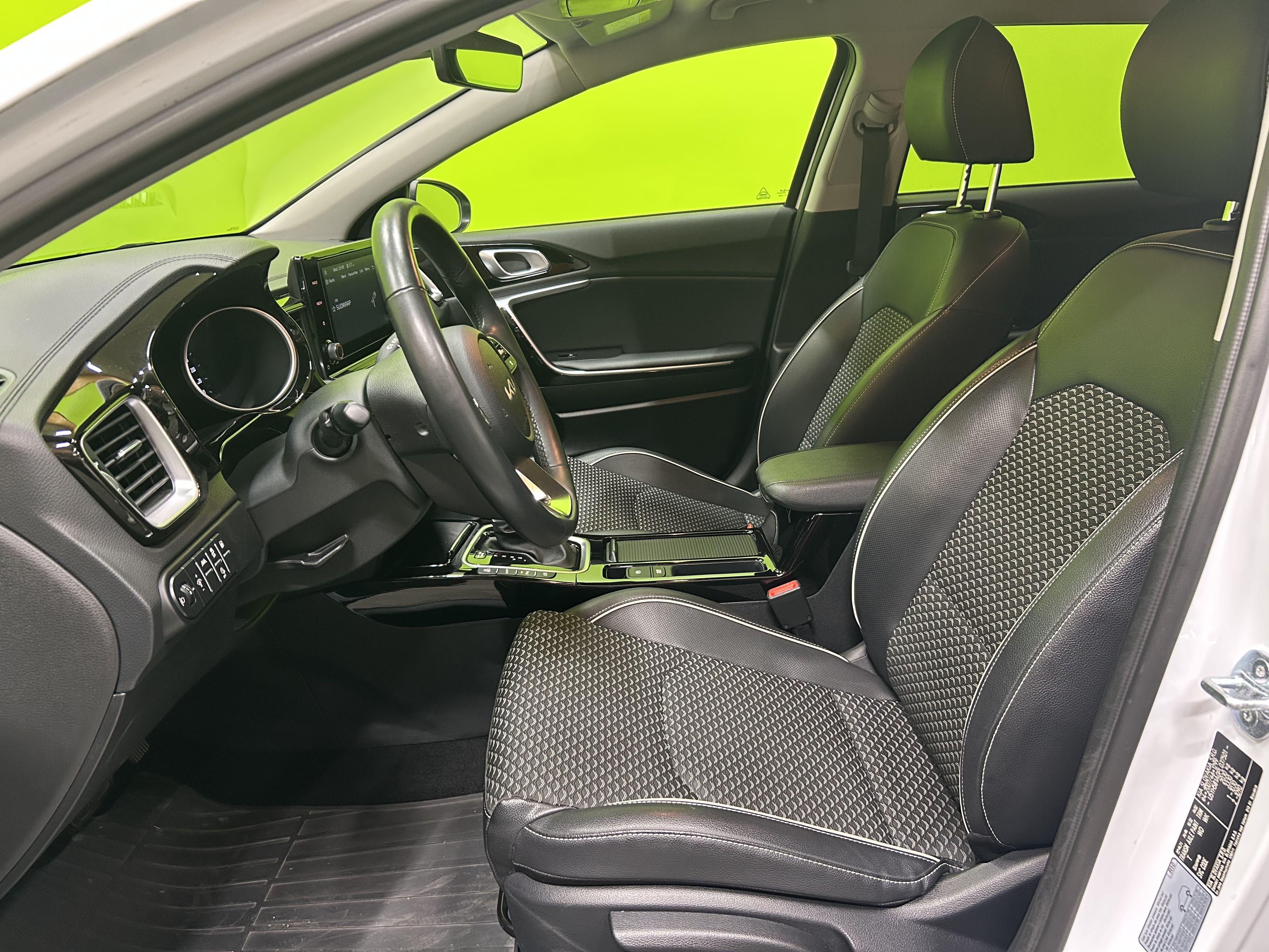 Kia Ceed 1.6 Plug-in 2023, photo 7/21