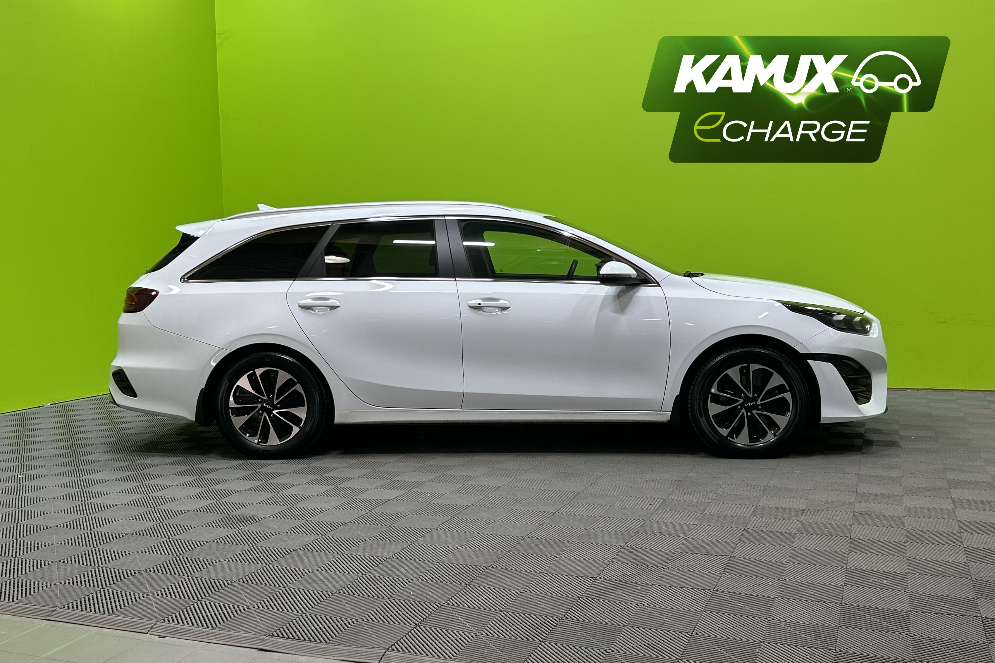 Kia Ceed 1.6 Plug-in 2023, photo 2/21