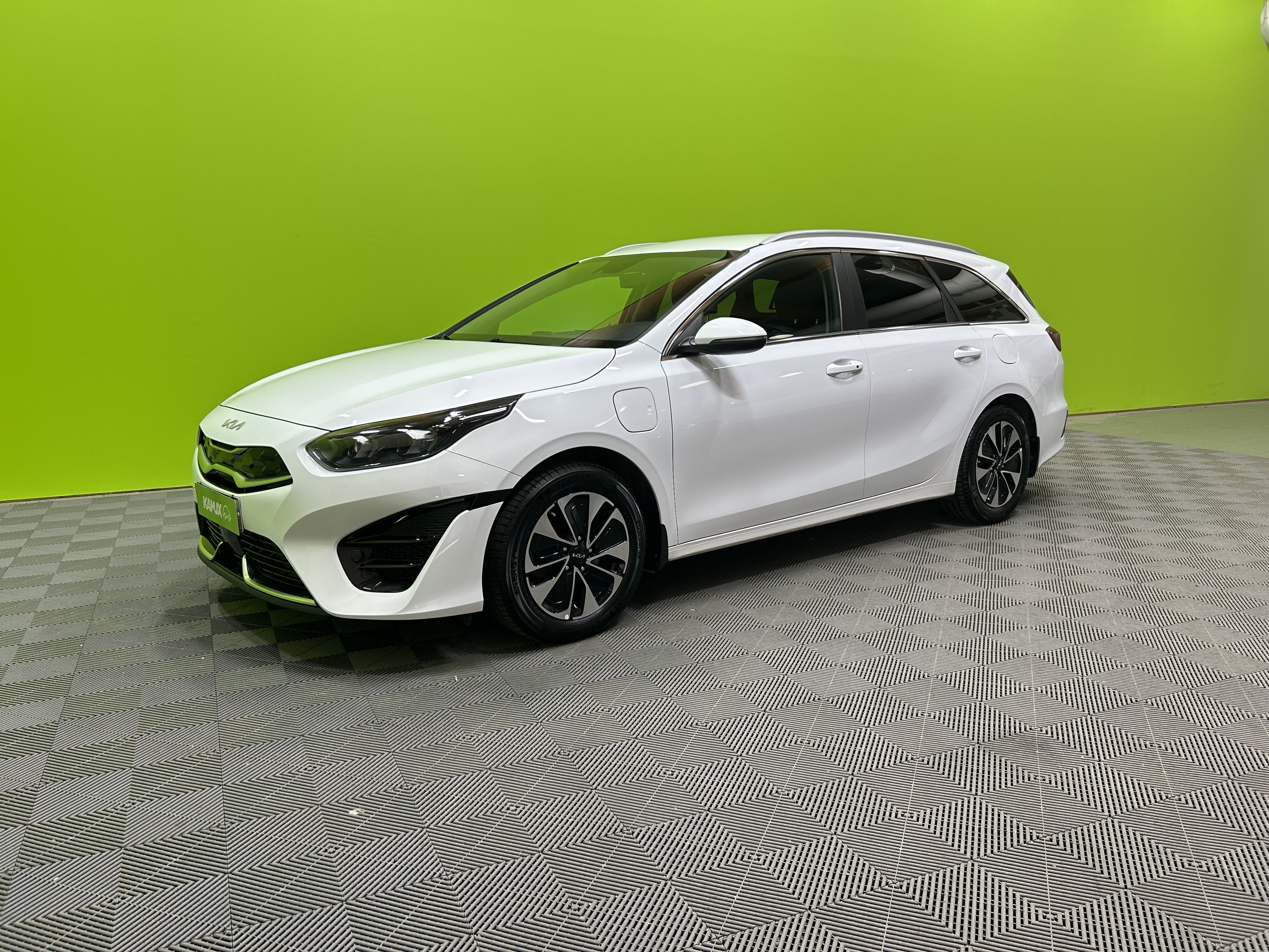 Kia Ceed 1.6 Plug-in 2023, photo 4/21